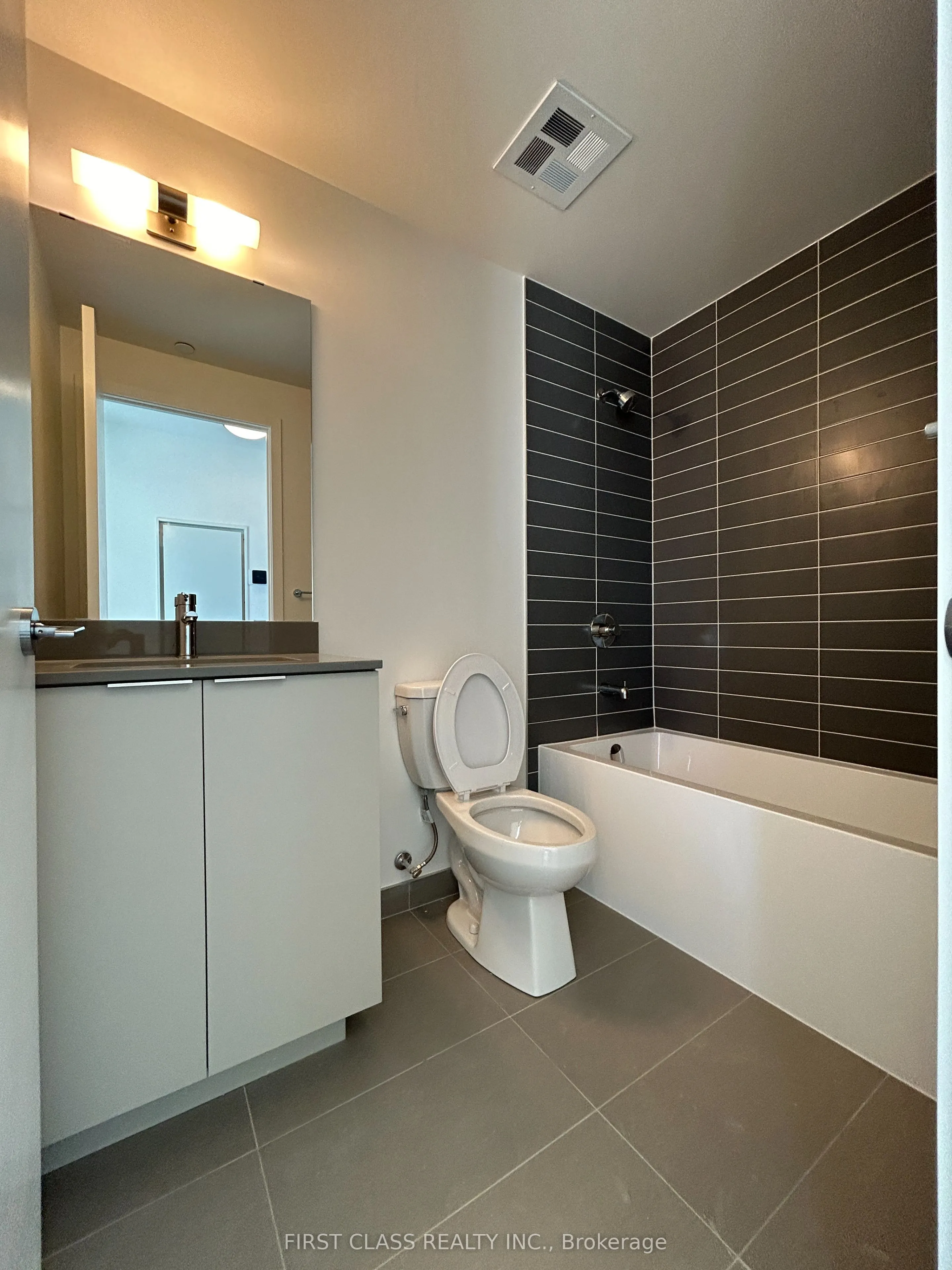 3071 Trafalgar Road, #305
