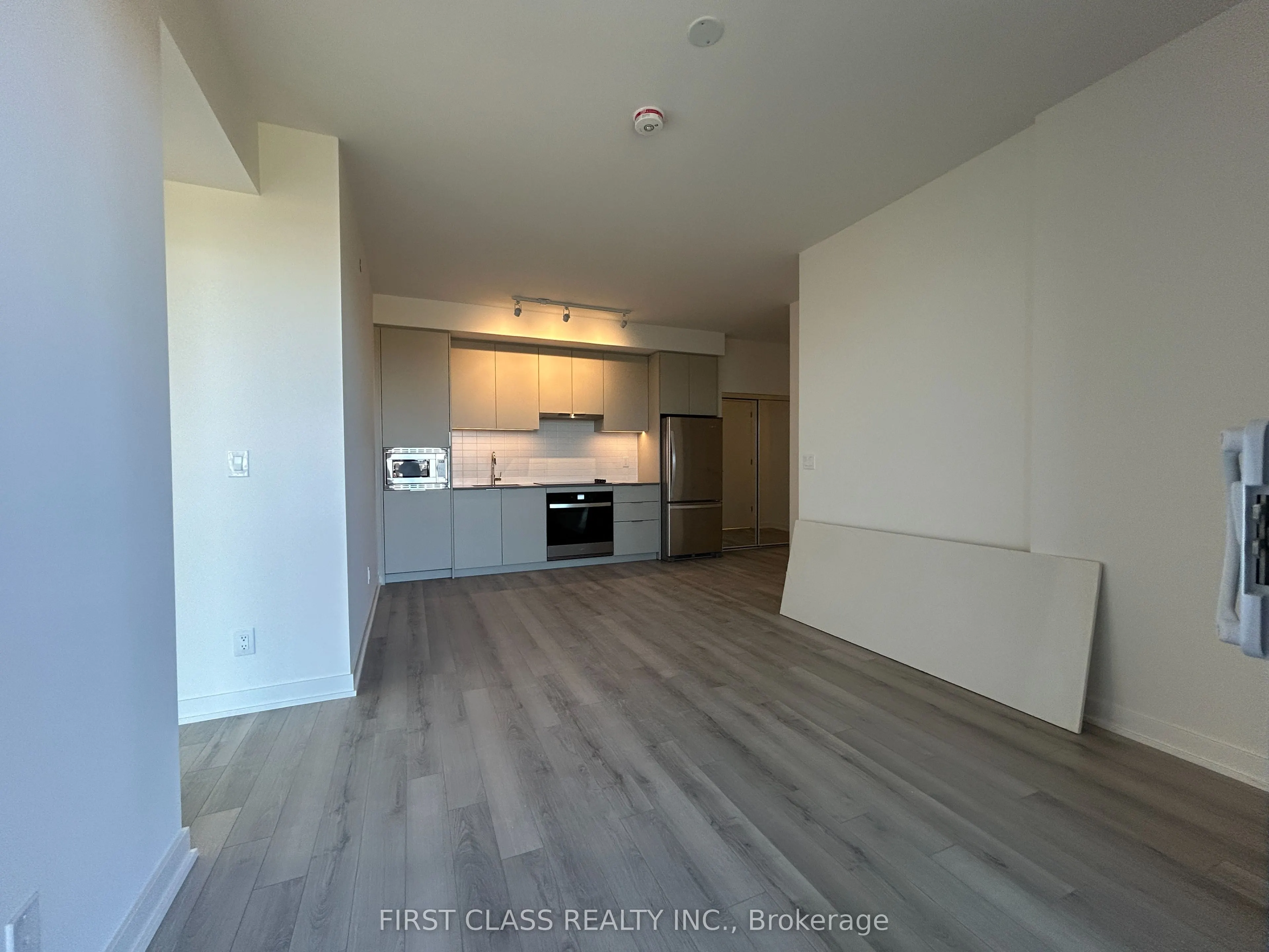 3071 Trafalgar Road, #305