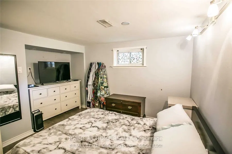 124 Avondale Blvd (Basement)