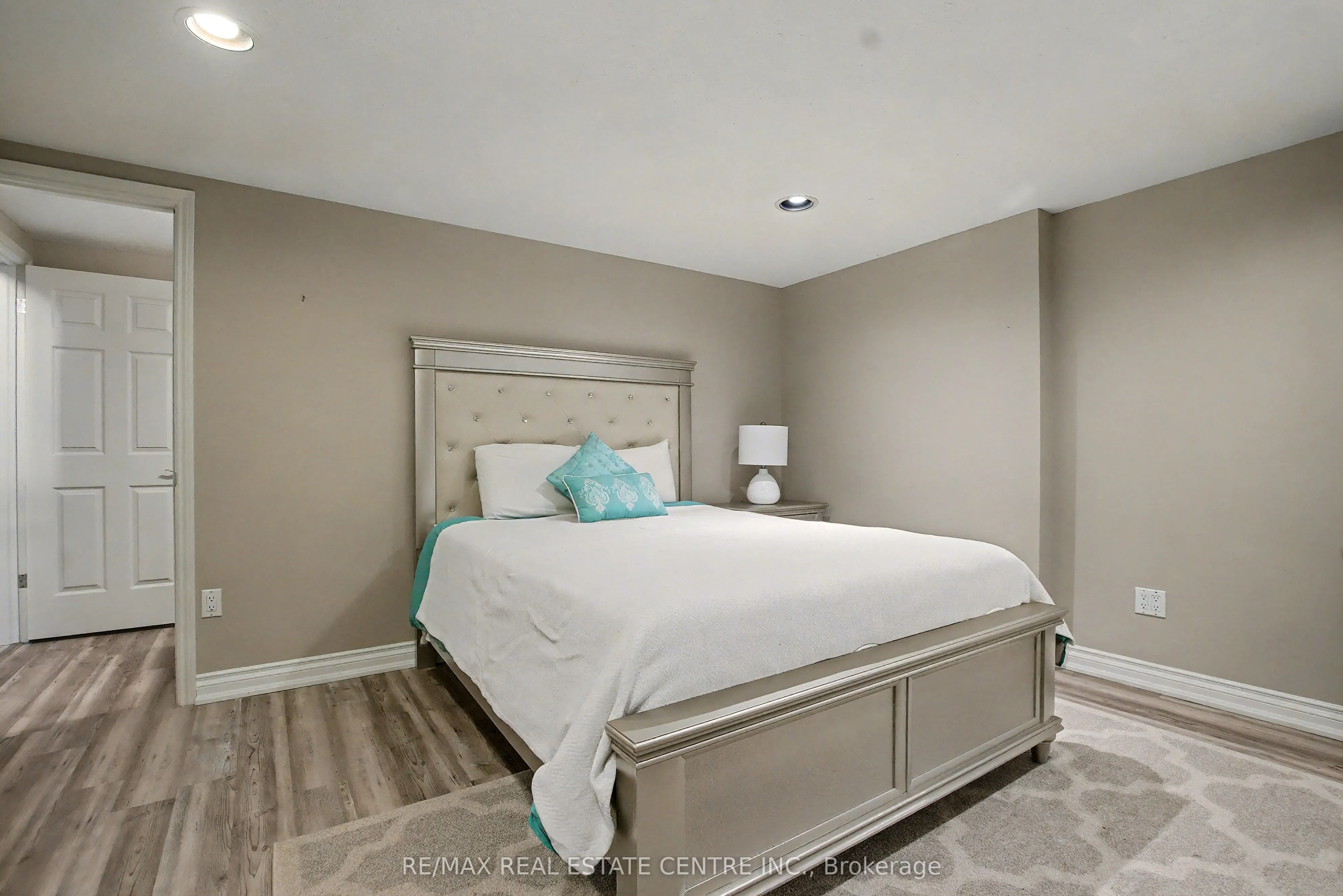 4220 Ennisclare Drive