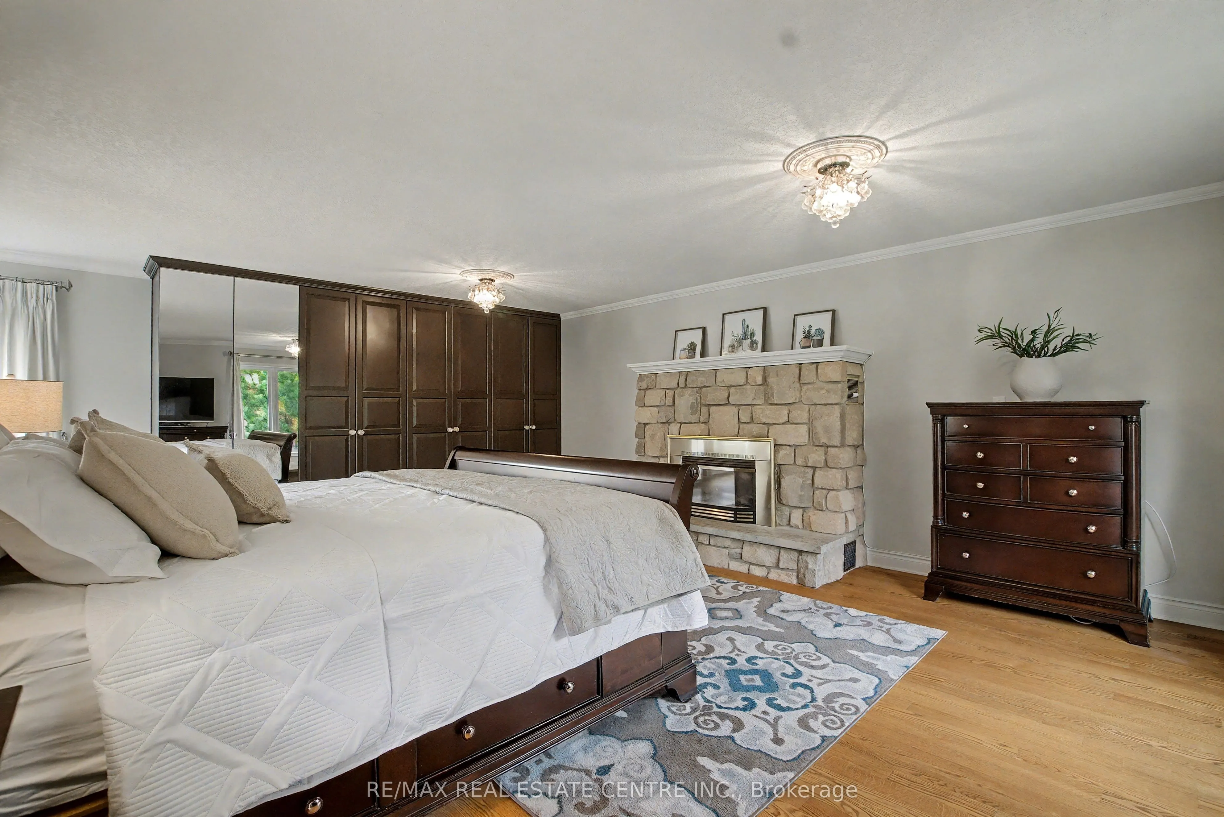 4220 Ennisclare Drive