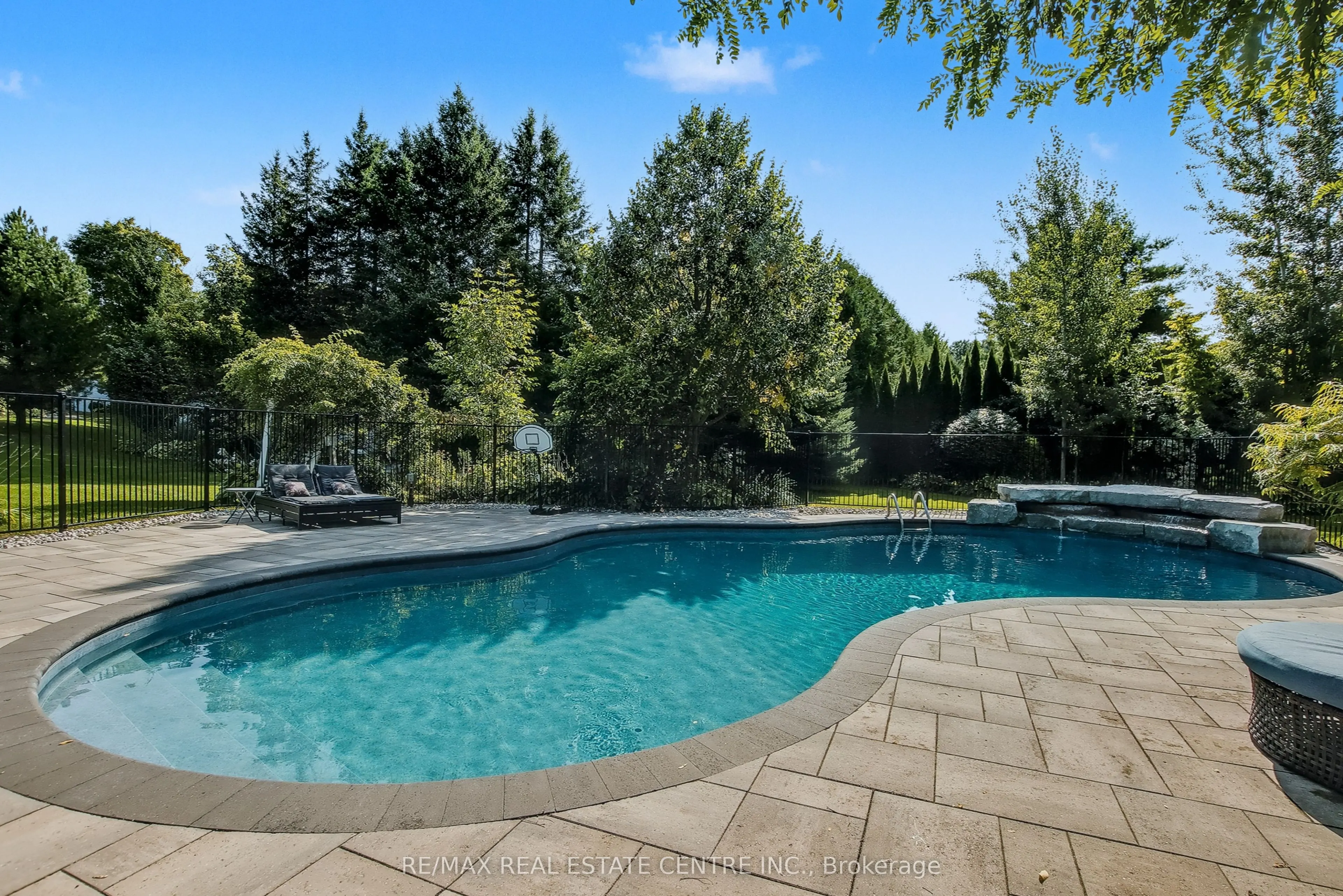 4220 Ennisclare Drive