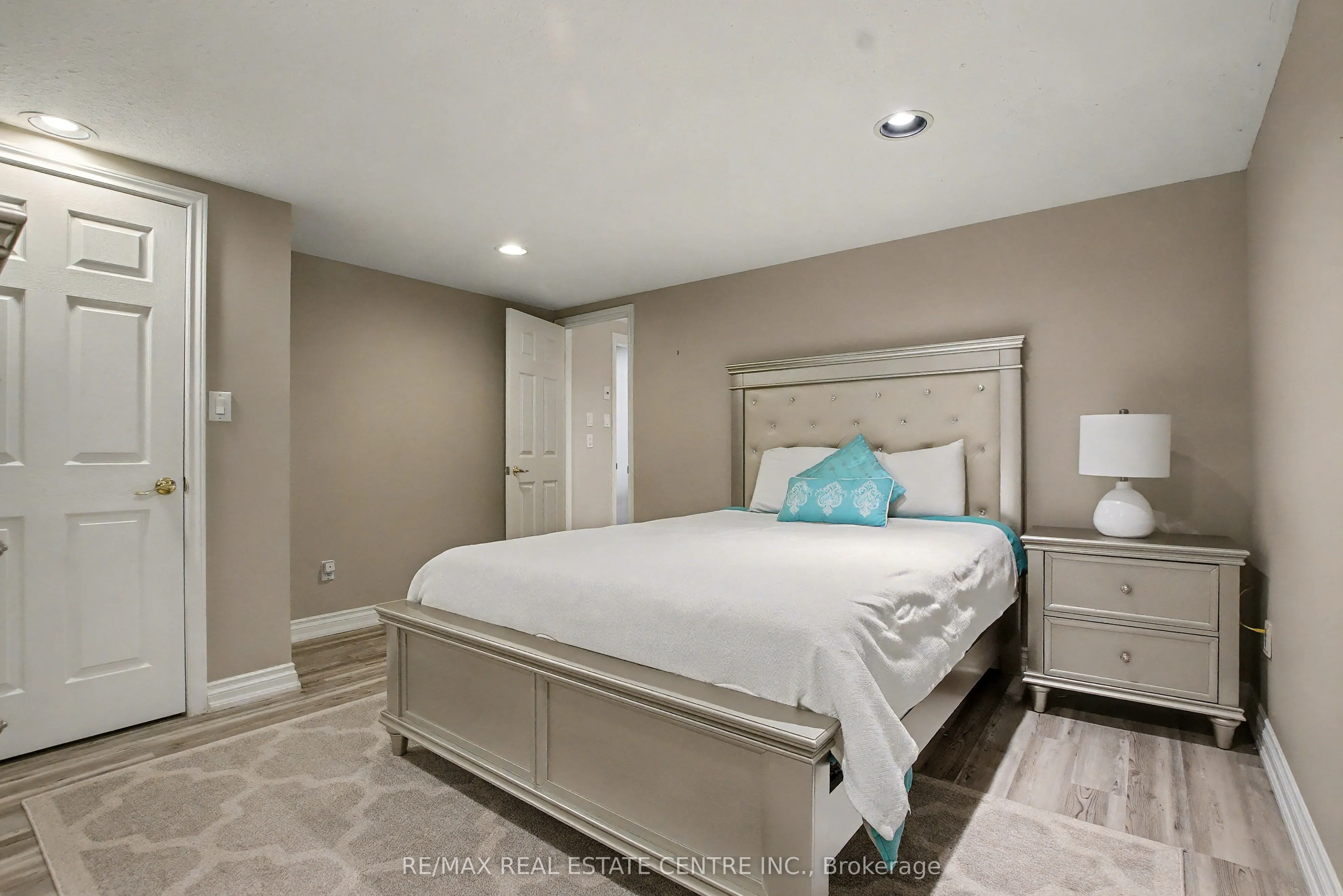 4220 Ennisclare Drive