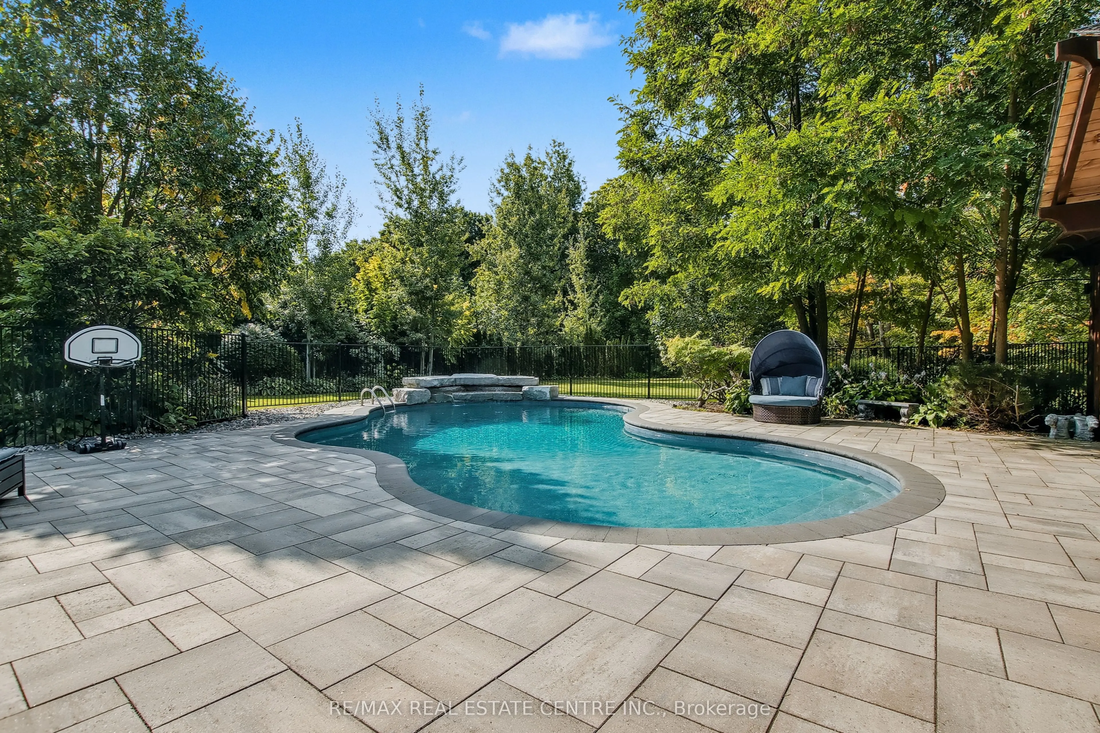 4220 Ennisclare Drive
