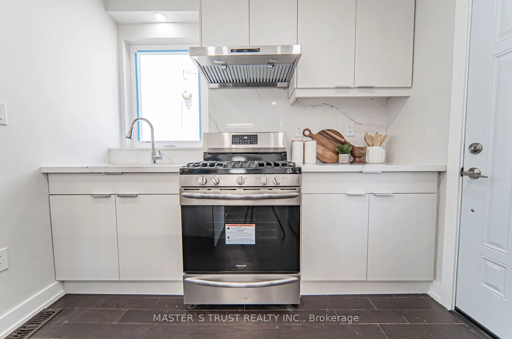 613 Old Weston Road S
