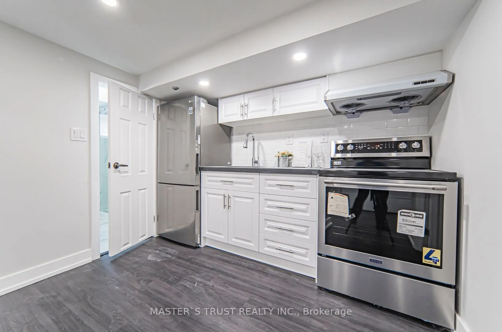 613 Old Weston Road S