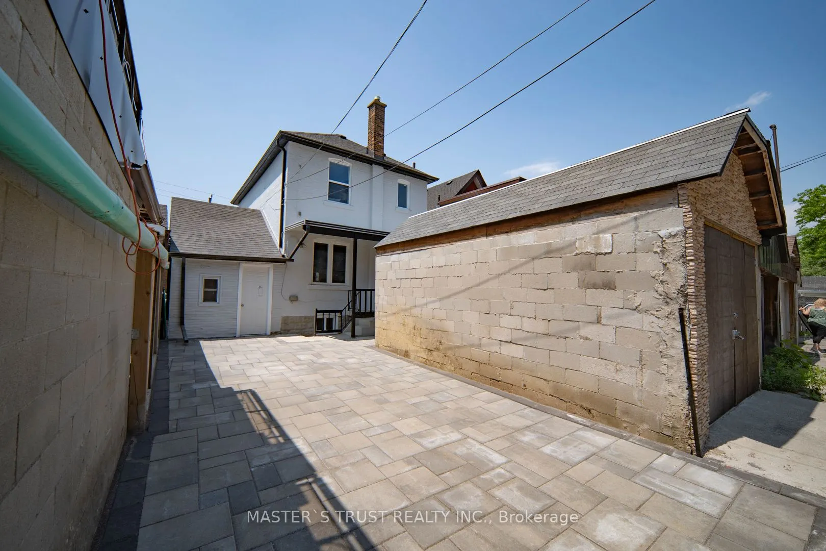 613 Old Weston Road S
