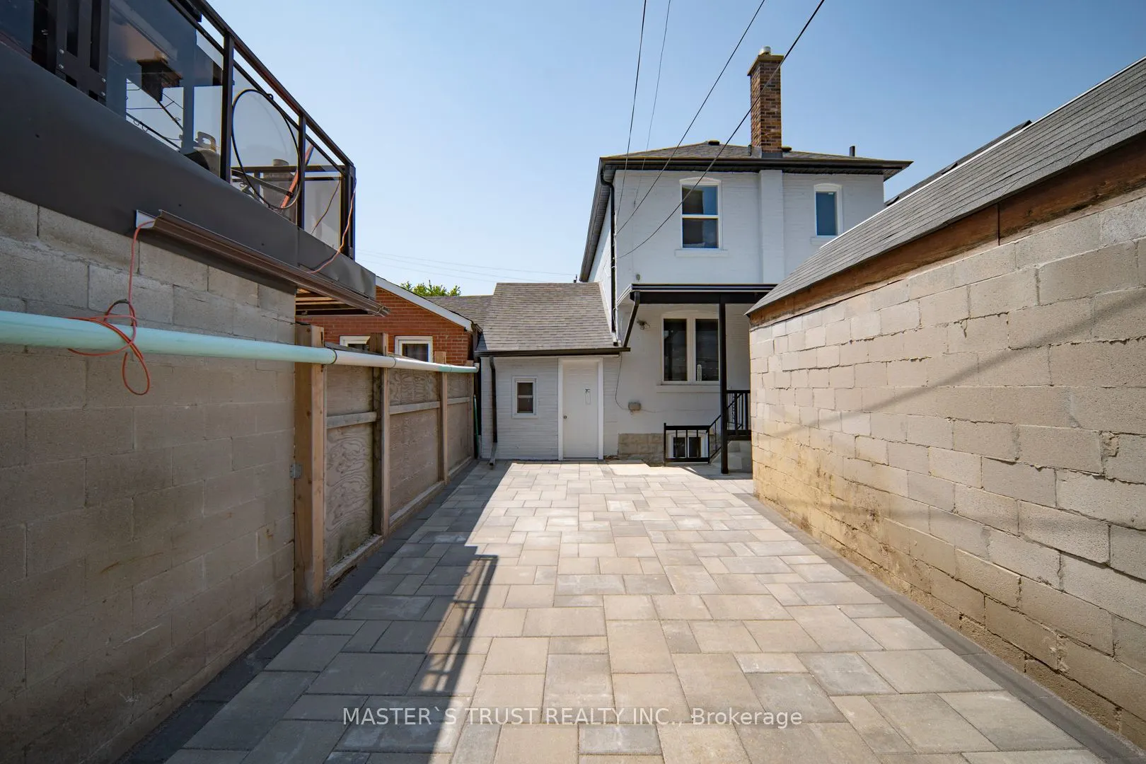 613 Old Weston Road S
