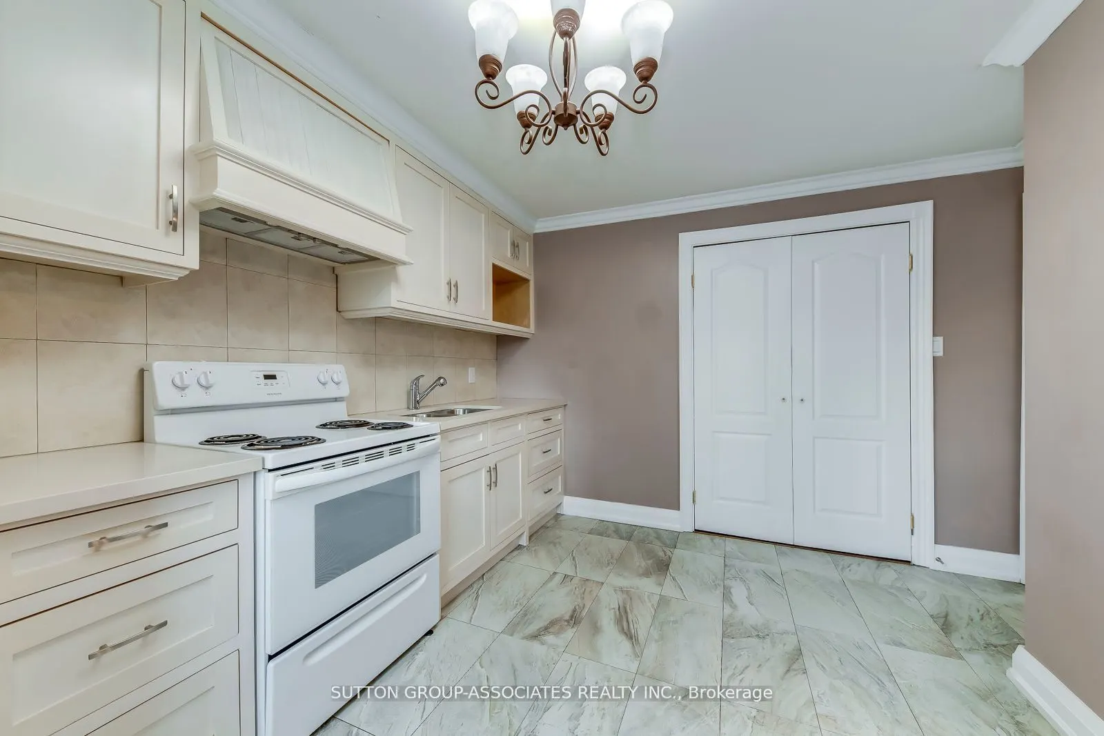 3564 Eglinton Avenue W, #2nd Fl.