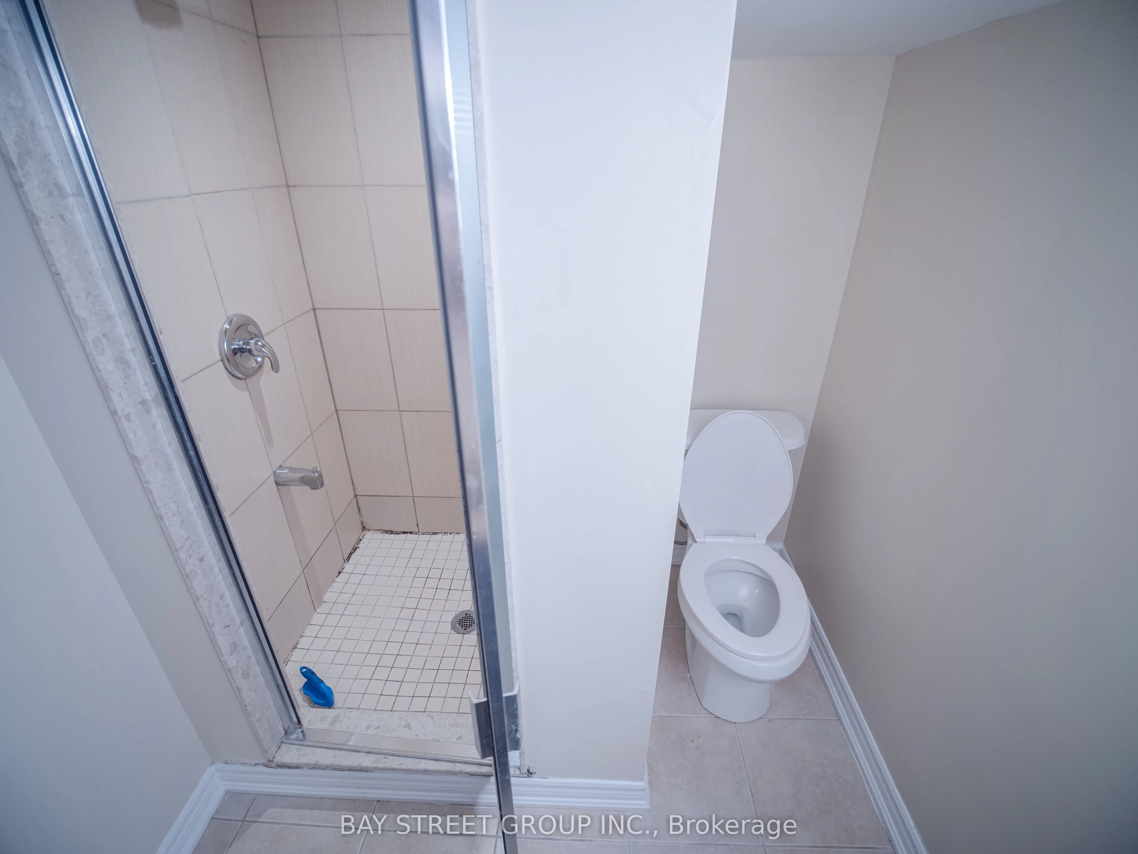 56 Corby Crescent, #Lower