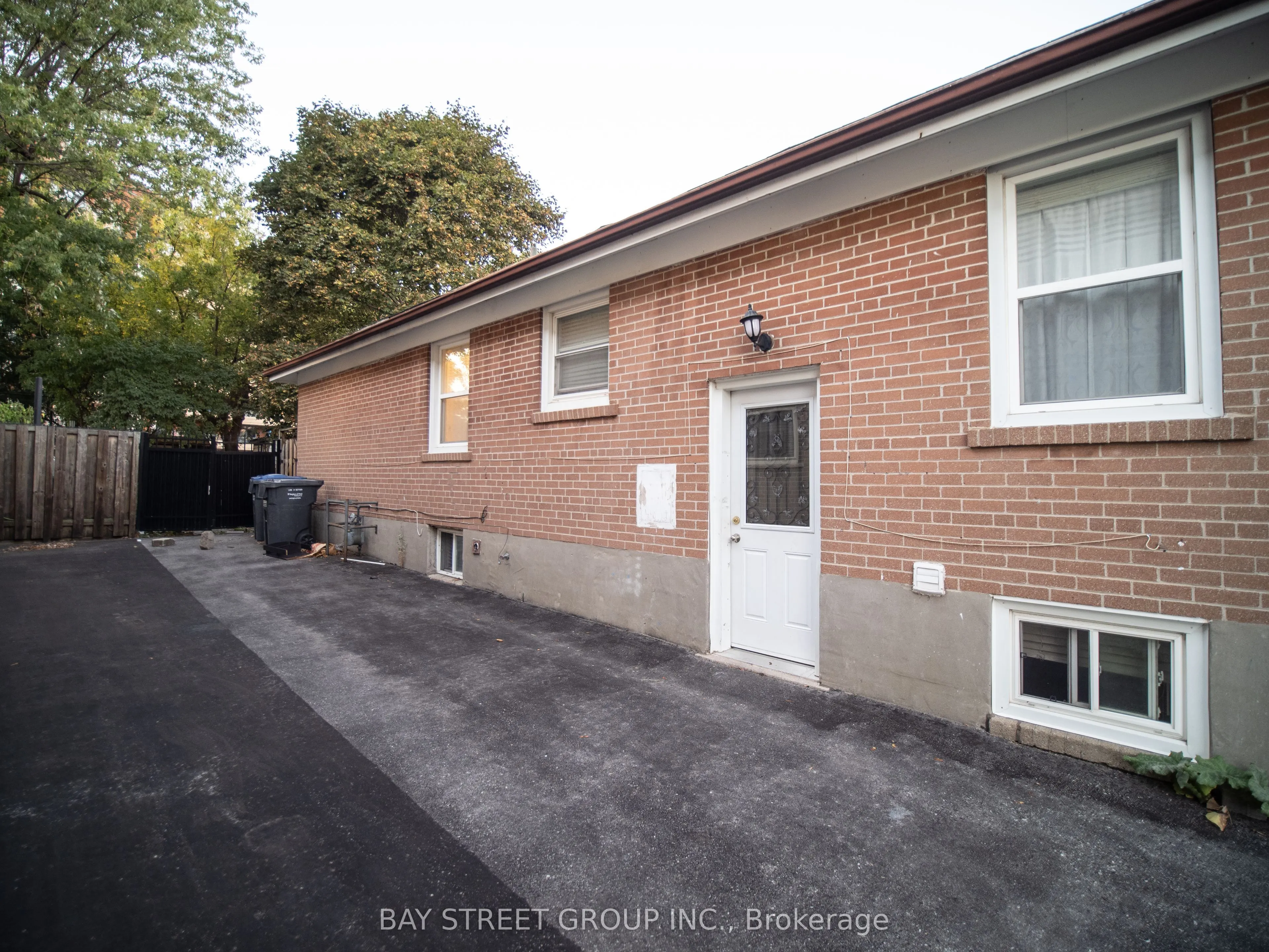 56 Corby Crescent, #Lower