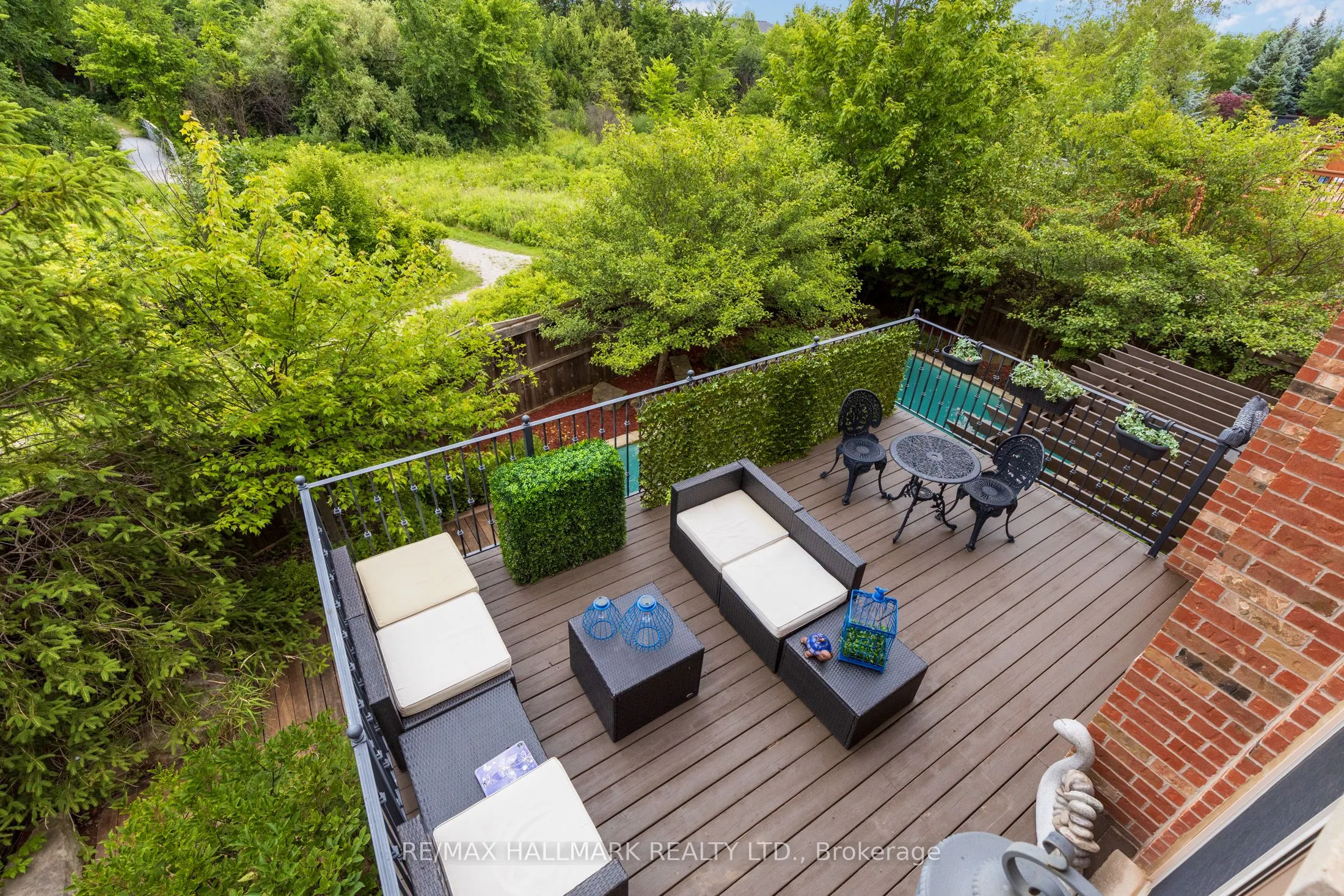 2485 Meadowridge Drive