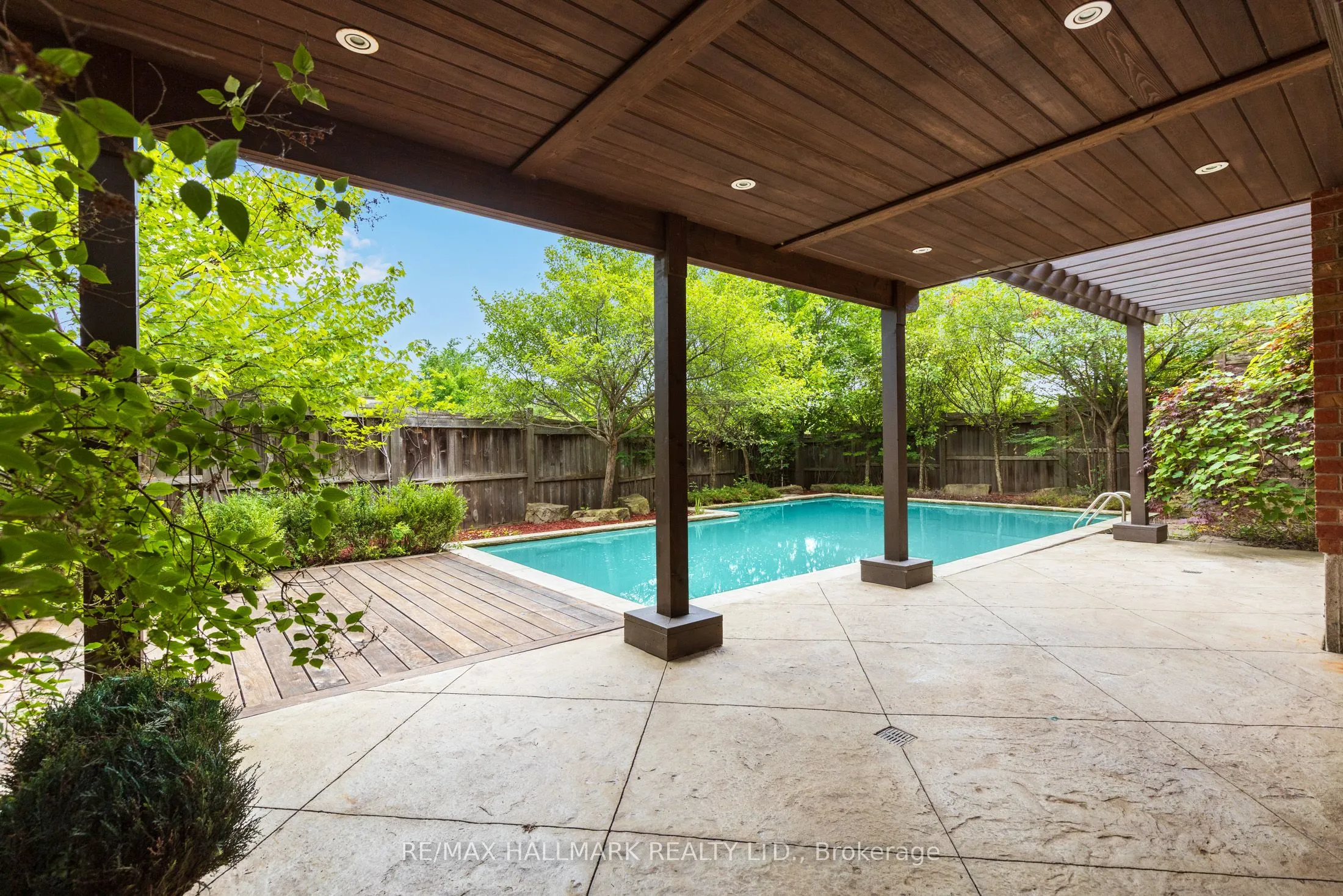 2485 Meadowridge Drive