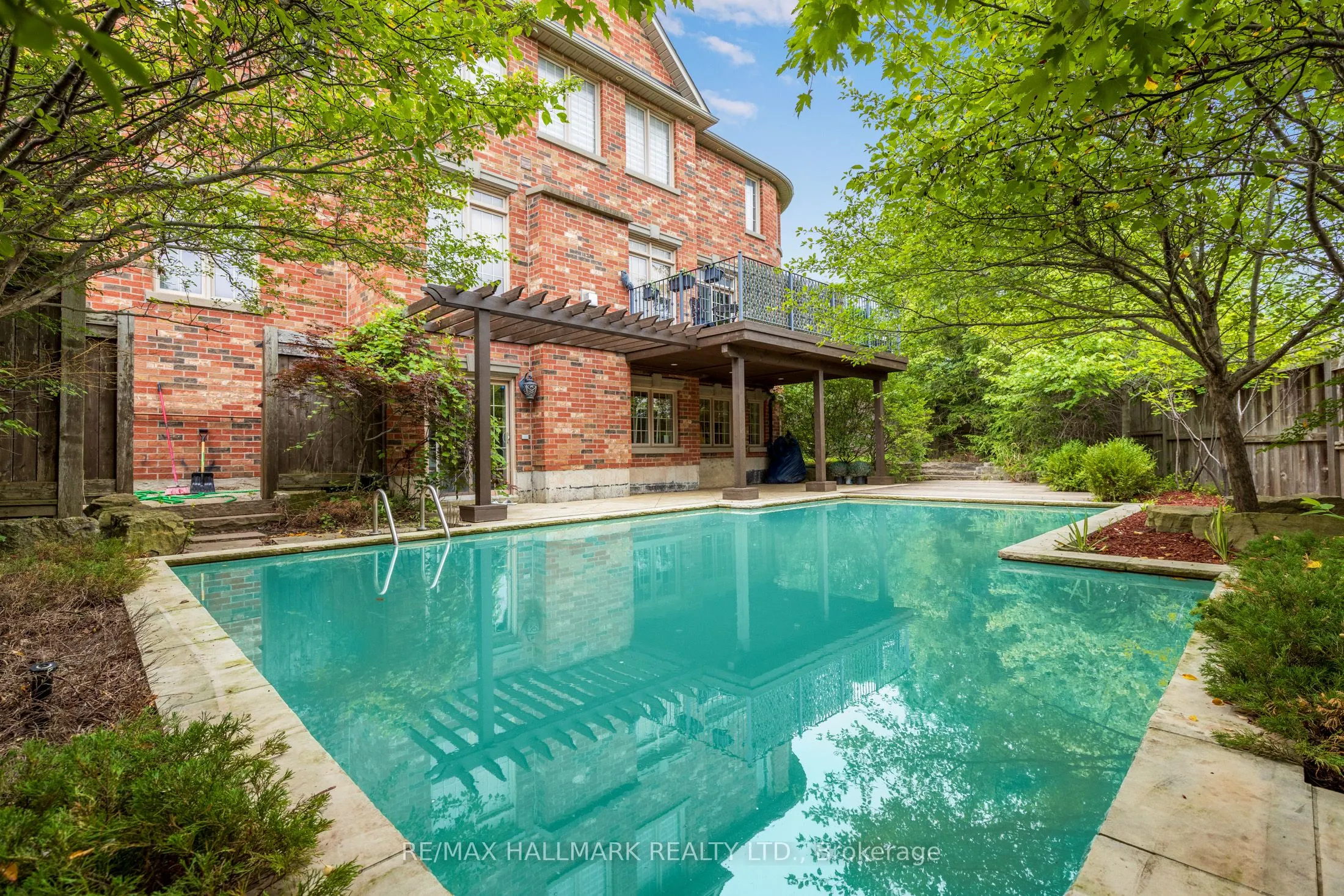 2485 Meadowridge Drive