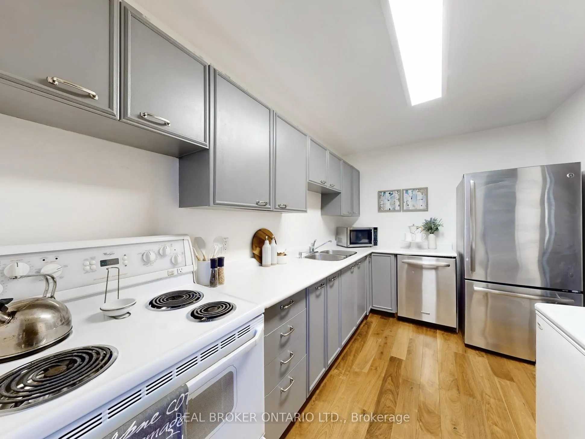 1660 Bloor Street, #411