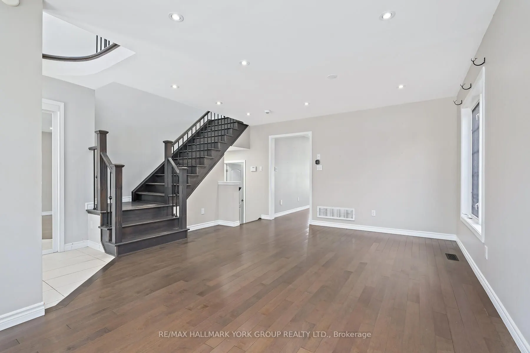 5562 Broadpath Gate