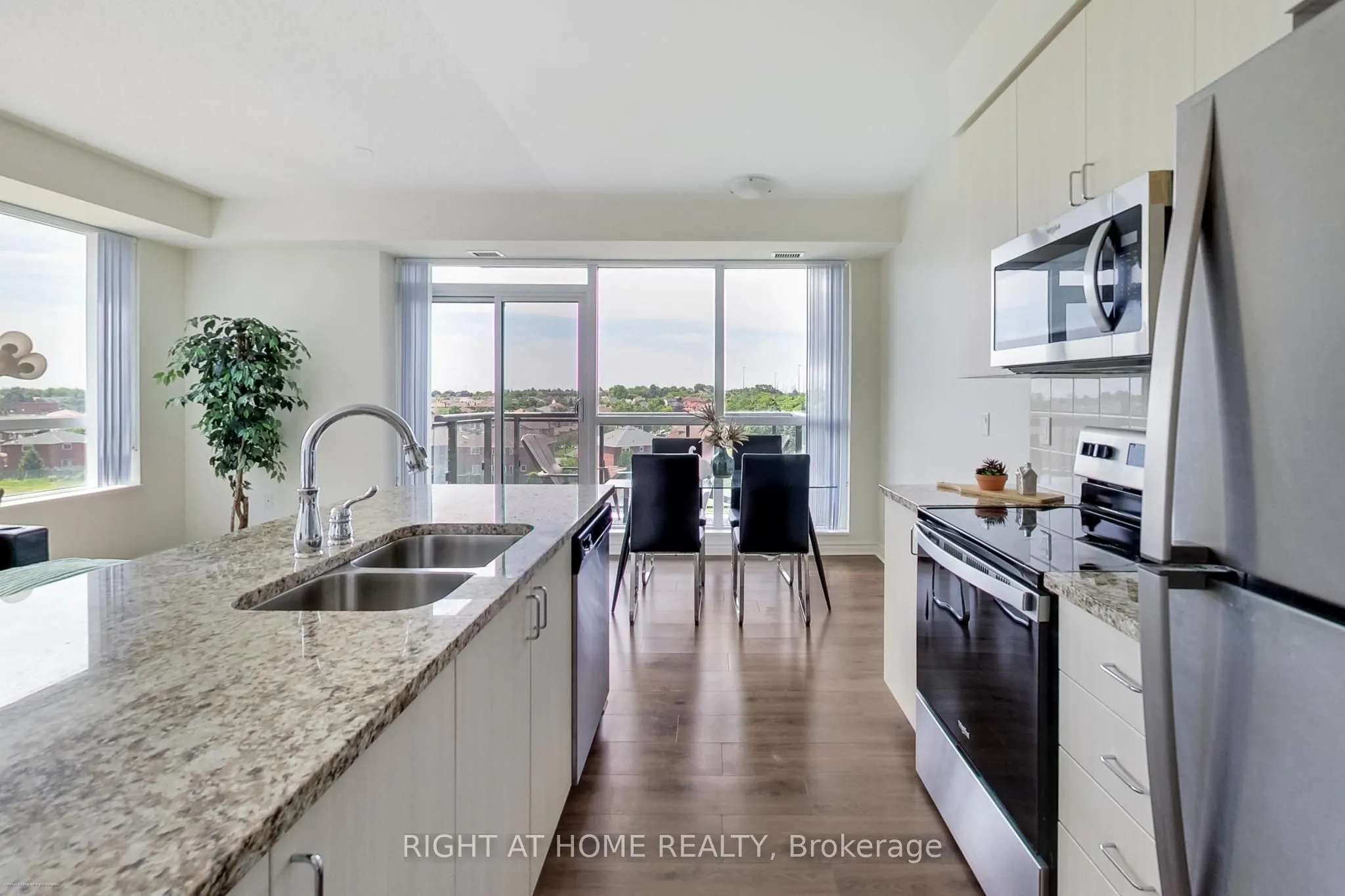 349 Rathburn Road W, #515
