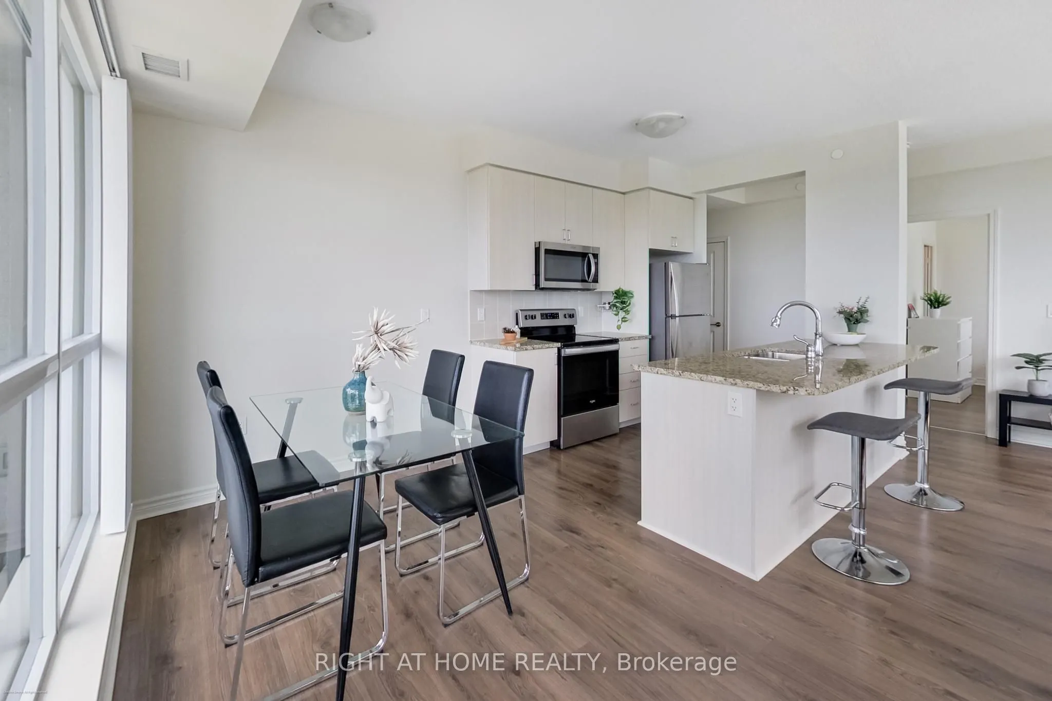 349 Rathburn Road W, #515