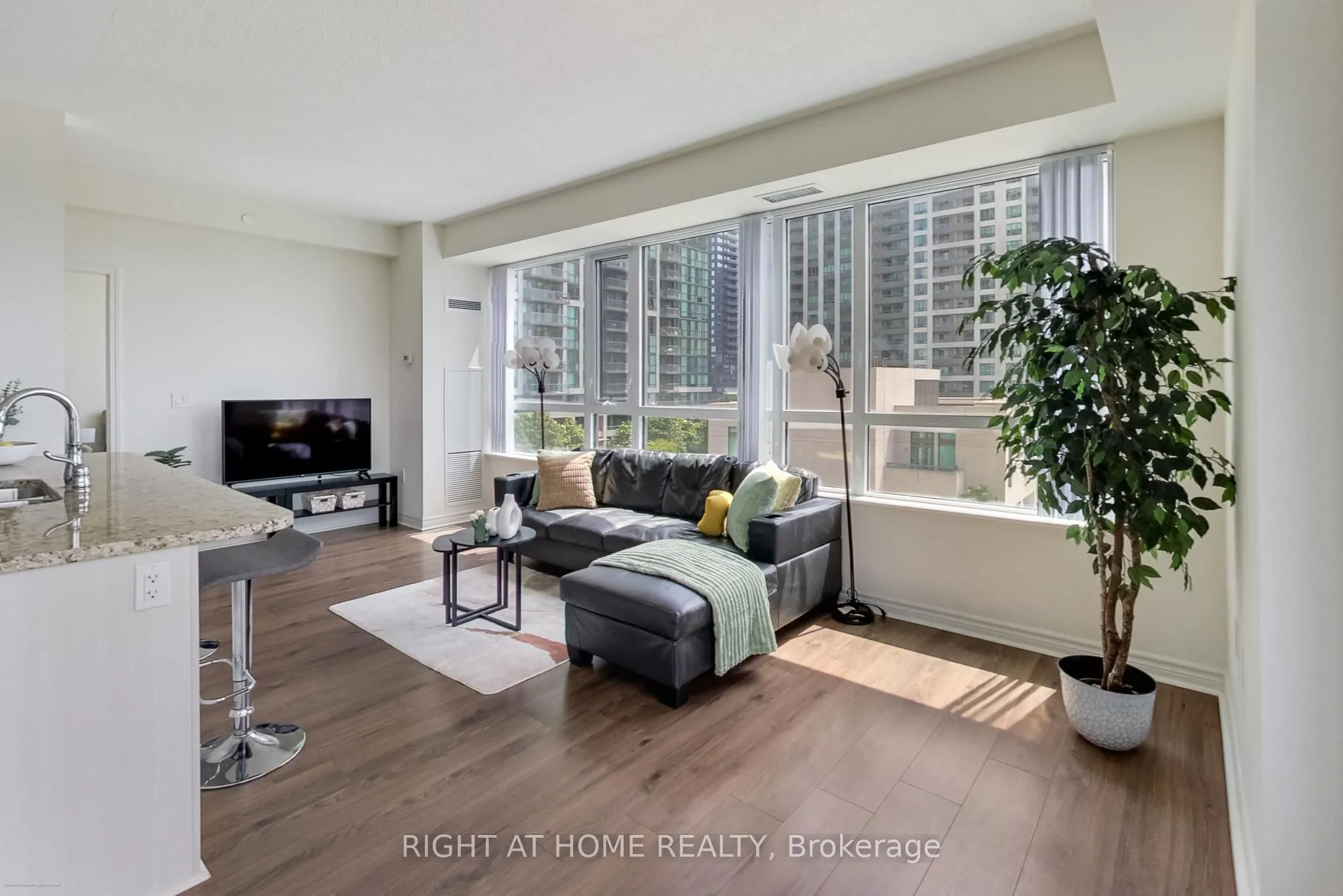 349 Rathburn Road W, #515