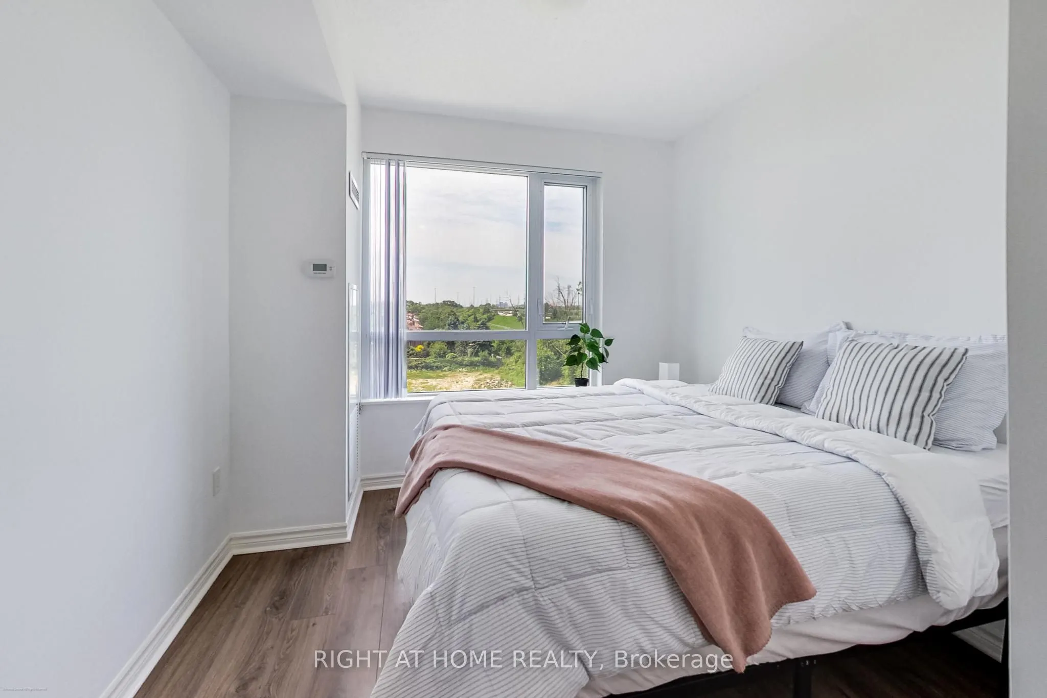 349 Rathburn Road W, #515