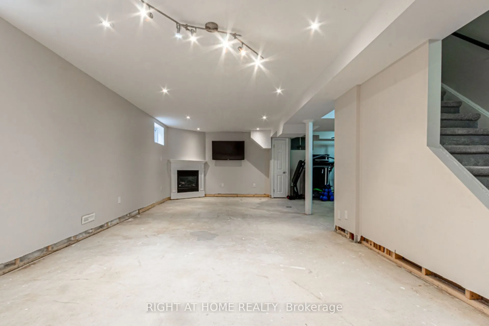 1388 Highgate Court