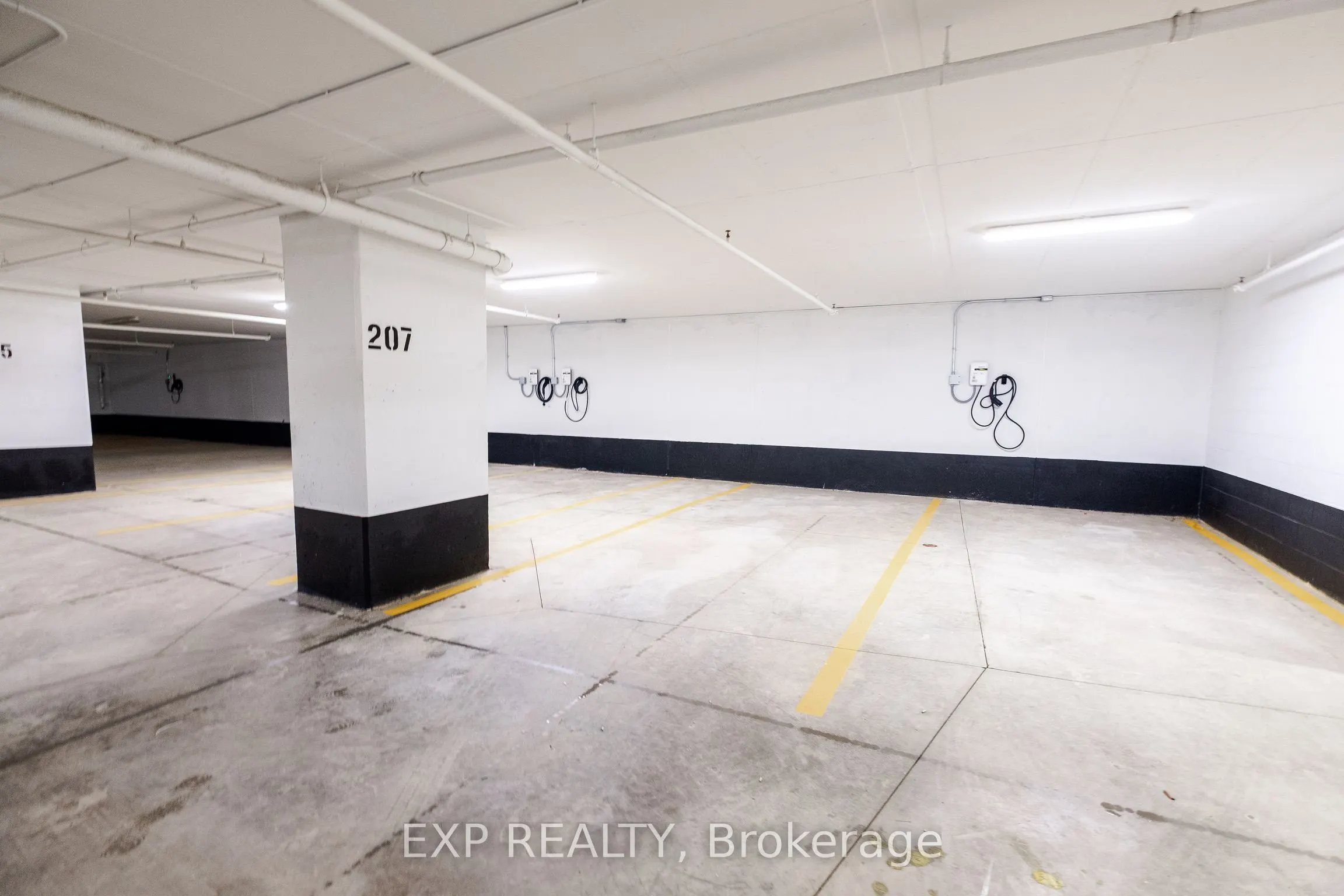 2475 Eglinton Avenue W, #805