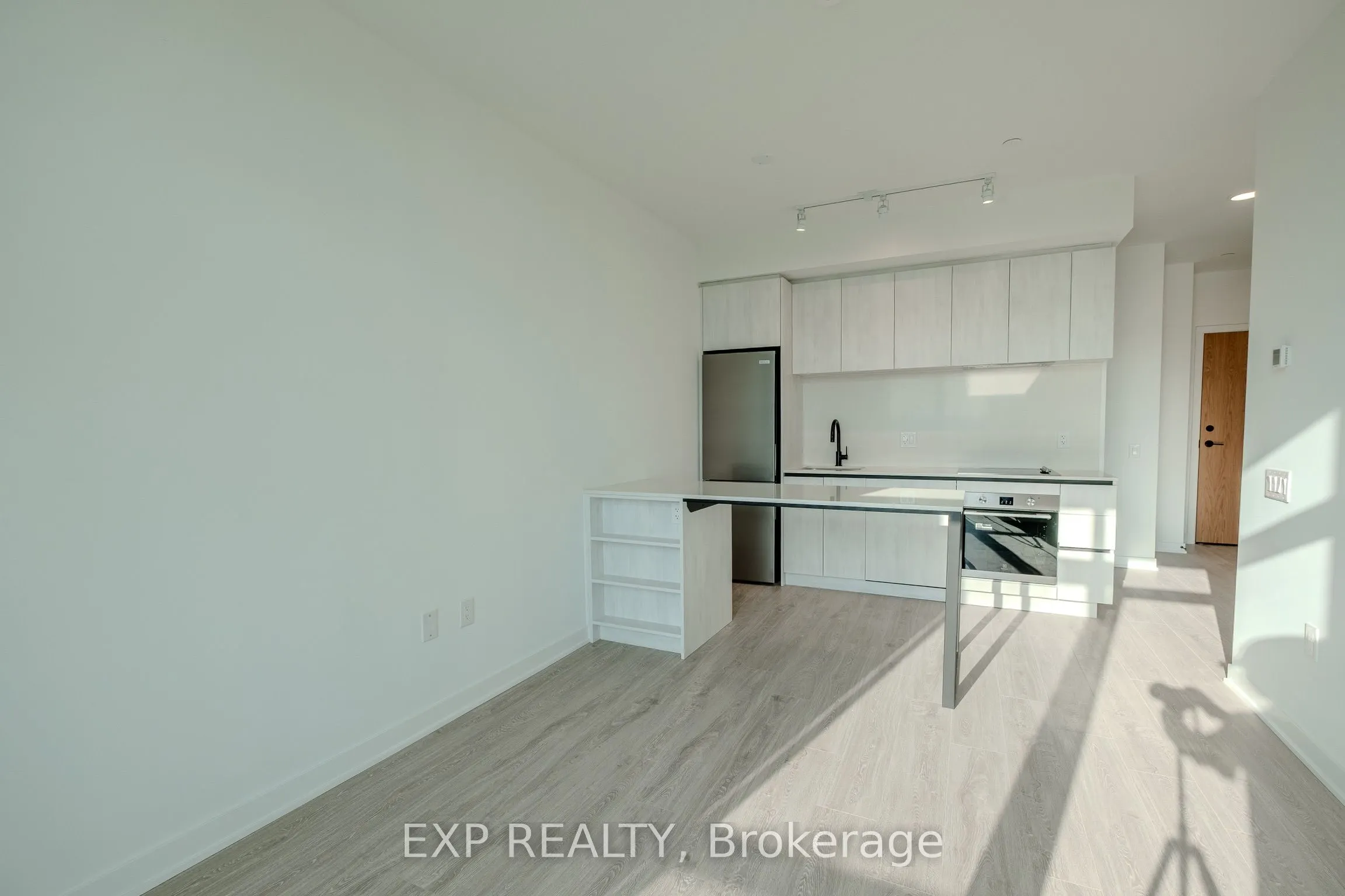 2475 Eglinton Avenue W, #805