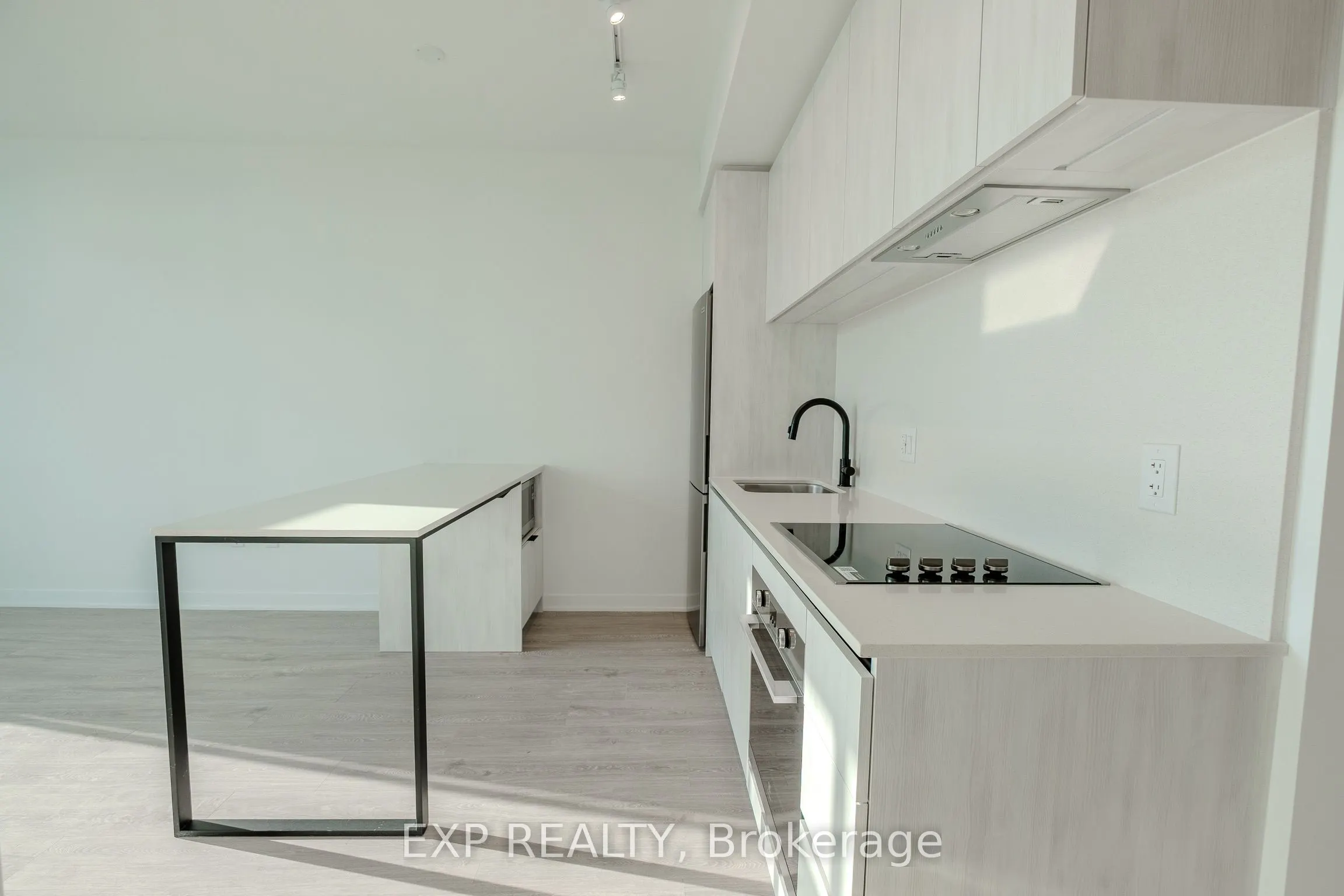 2475 Eglinton Avenue W, #805