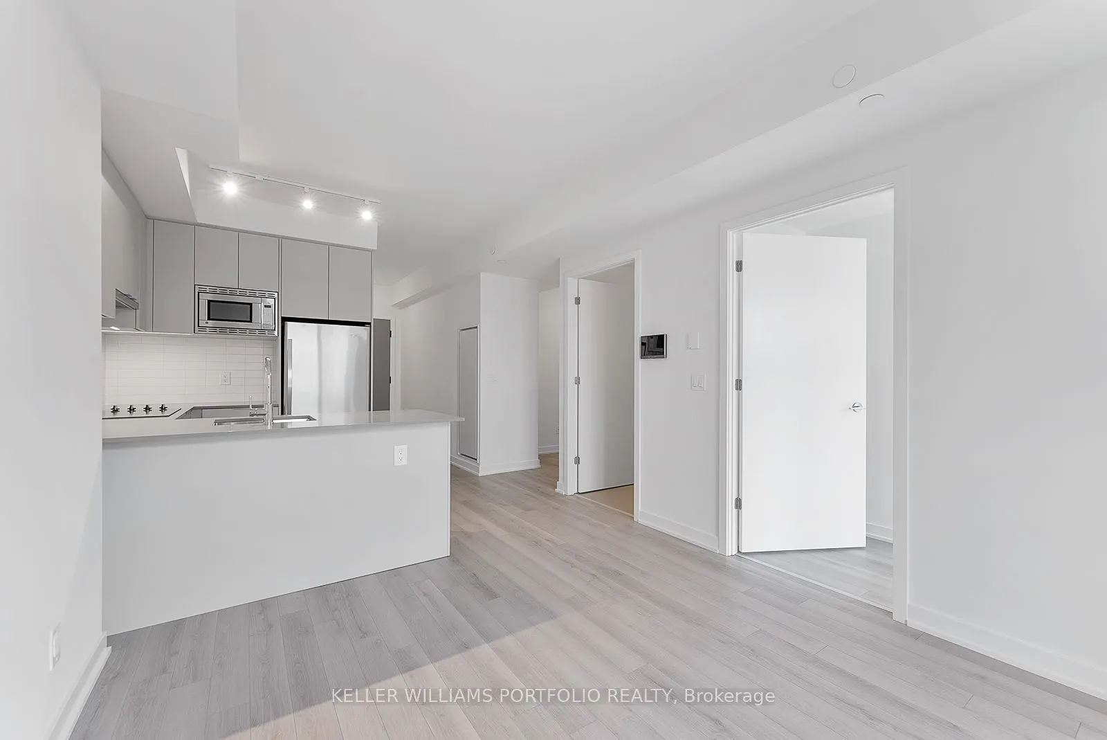 3079 Trafalgar Road, #1601