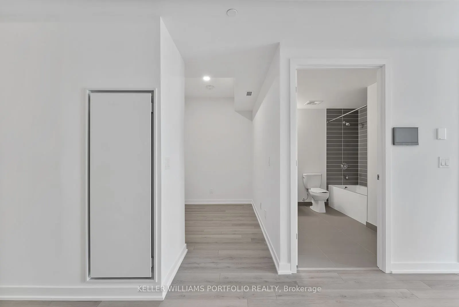 3079 Trafalgar Road, #1601