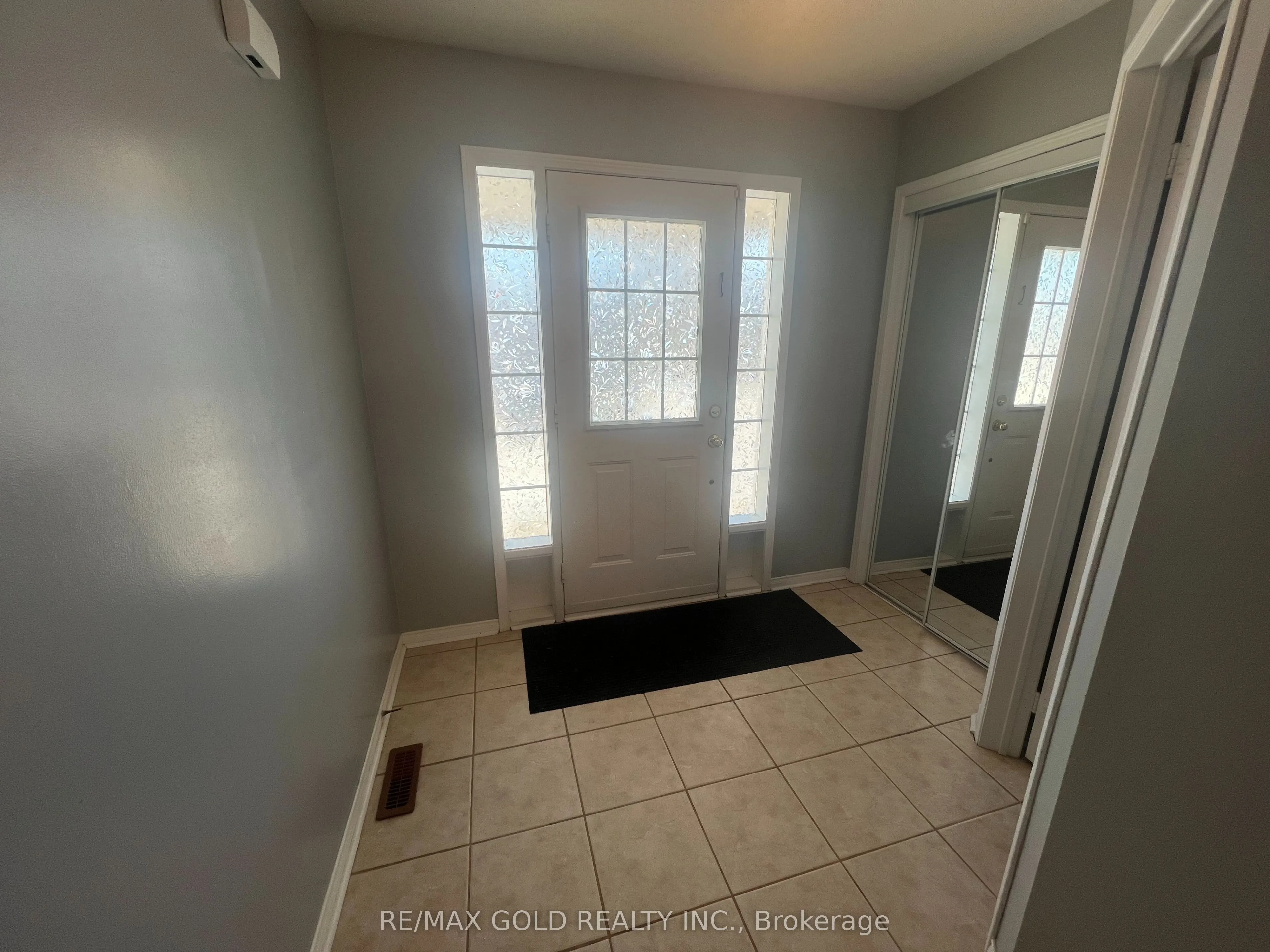 32 Earlsbridge Boulevard, #Upper