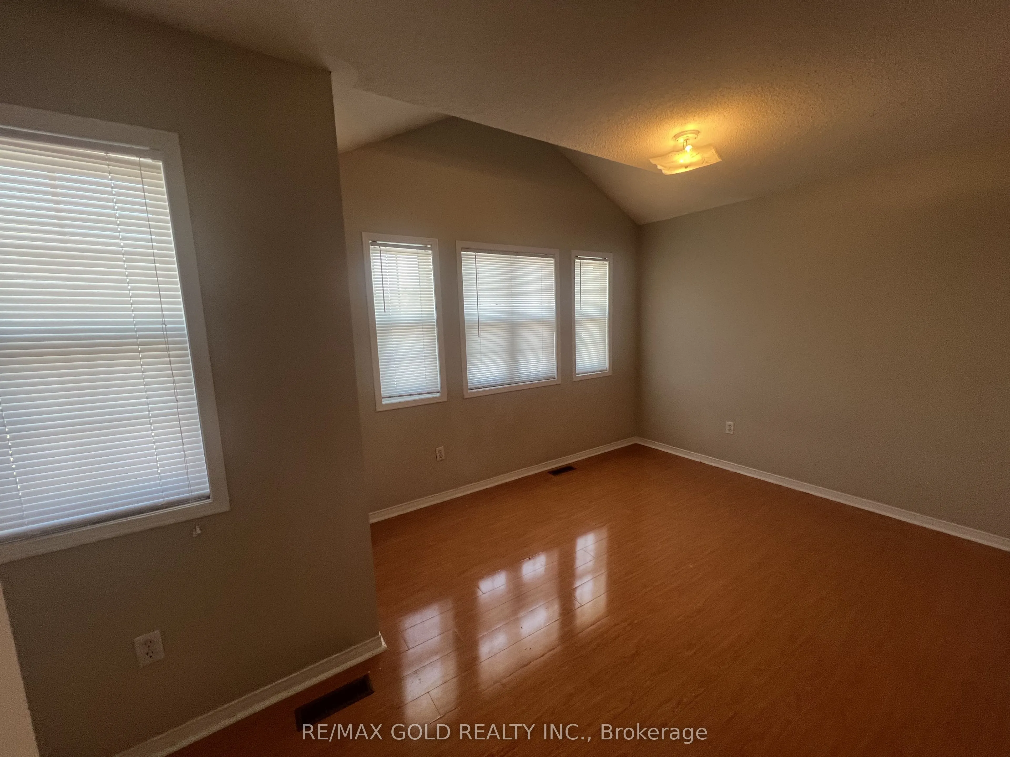 32 Earlsbridge Boulevard, #Upper