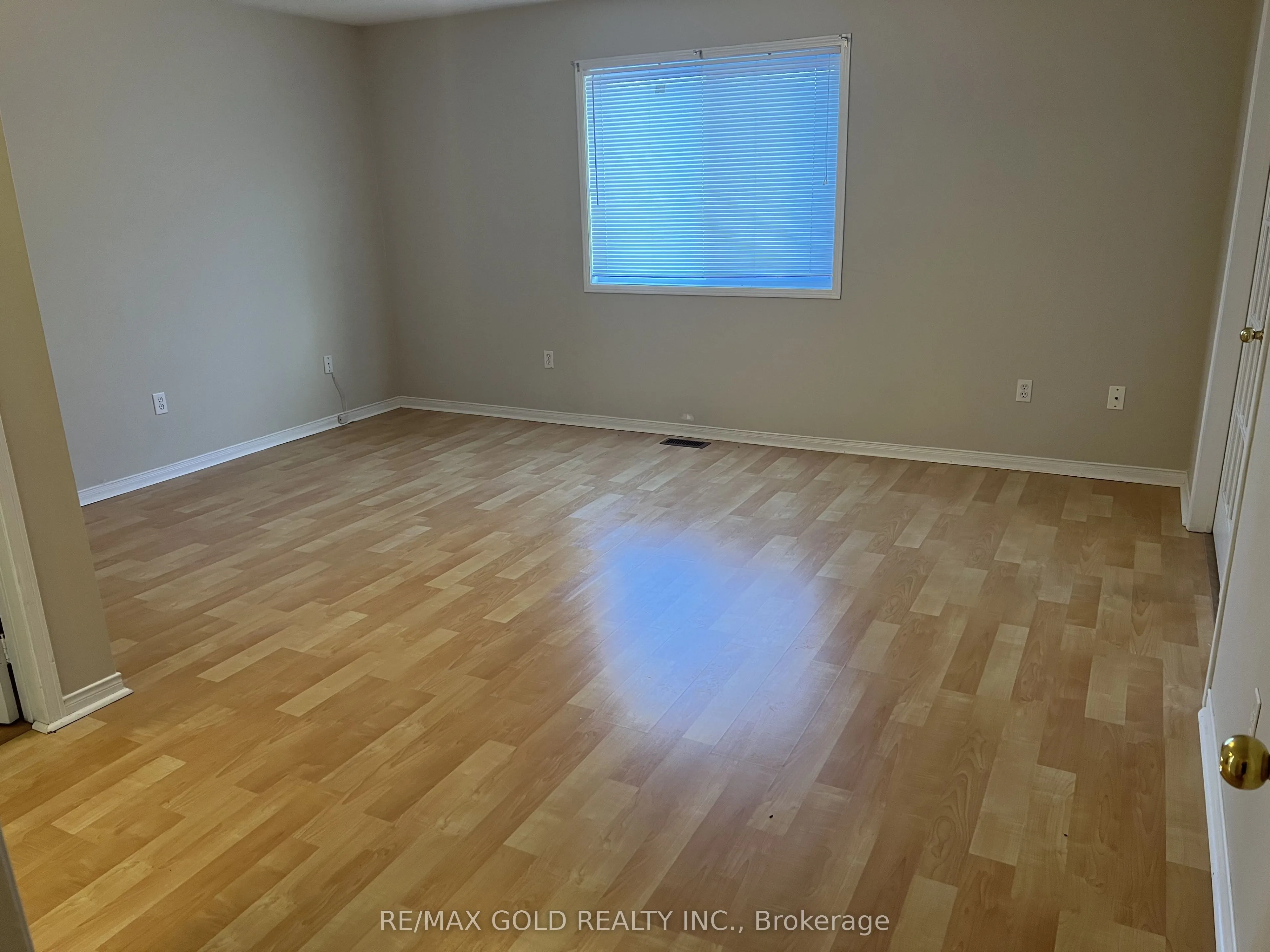 32 Earlsbridge Boulevard, #Upper