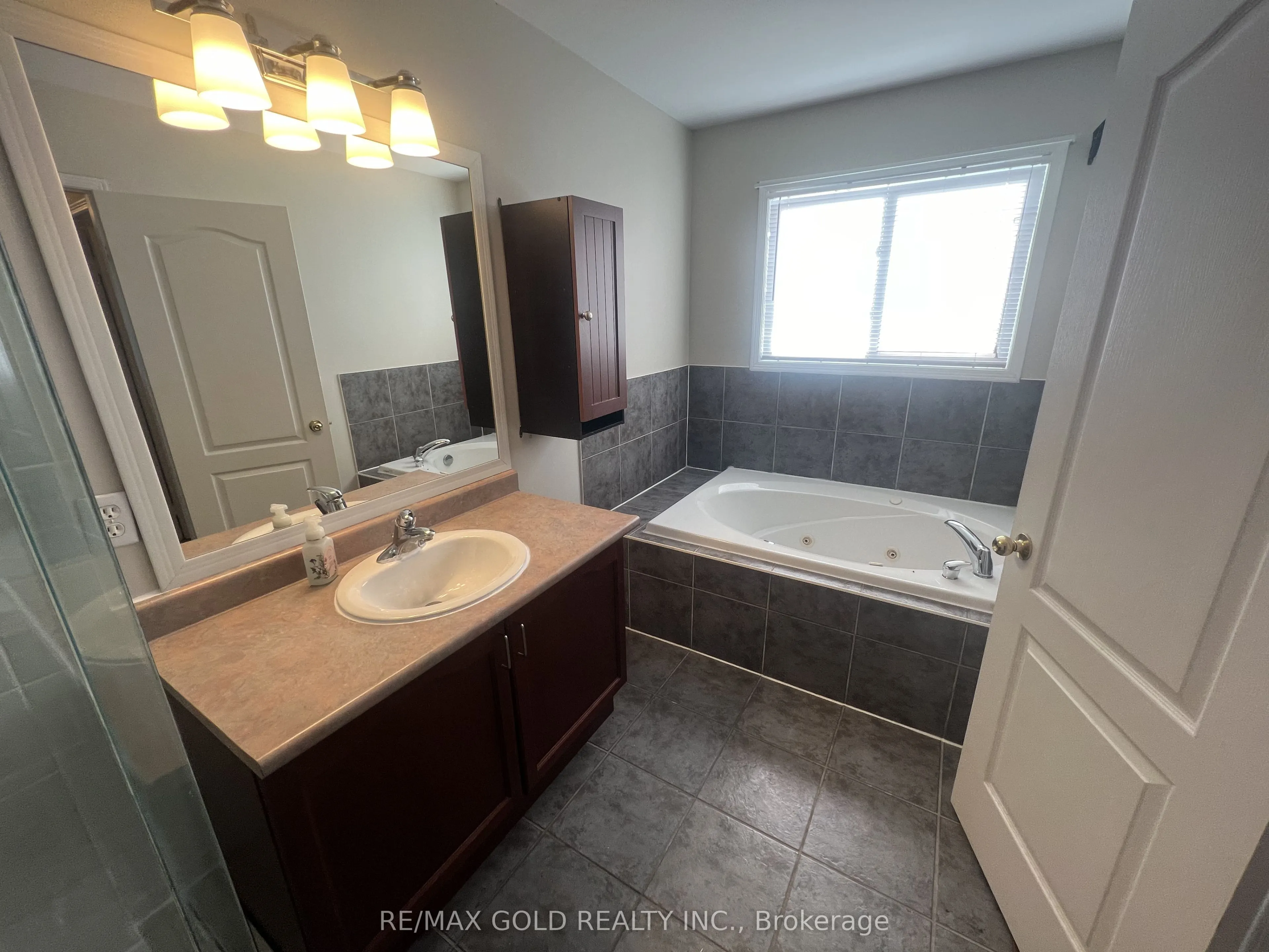 32 Earlsbridge Boulevard, #Upper