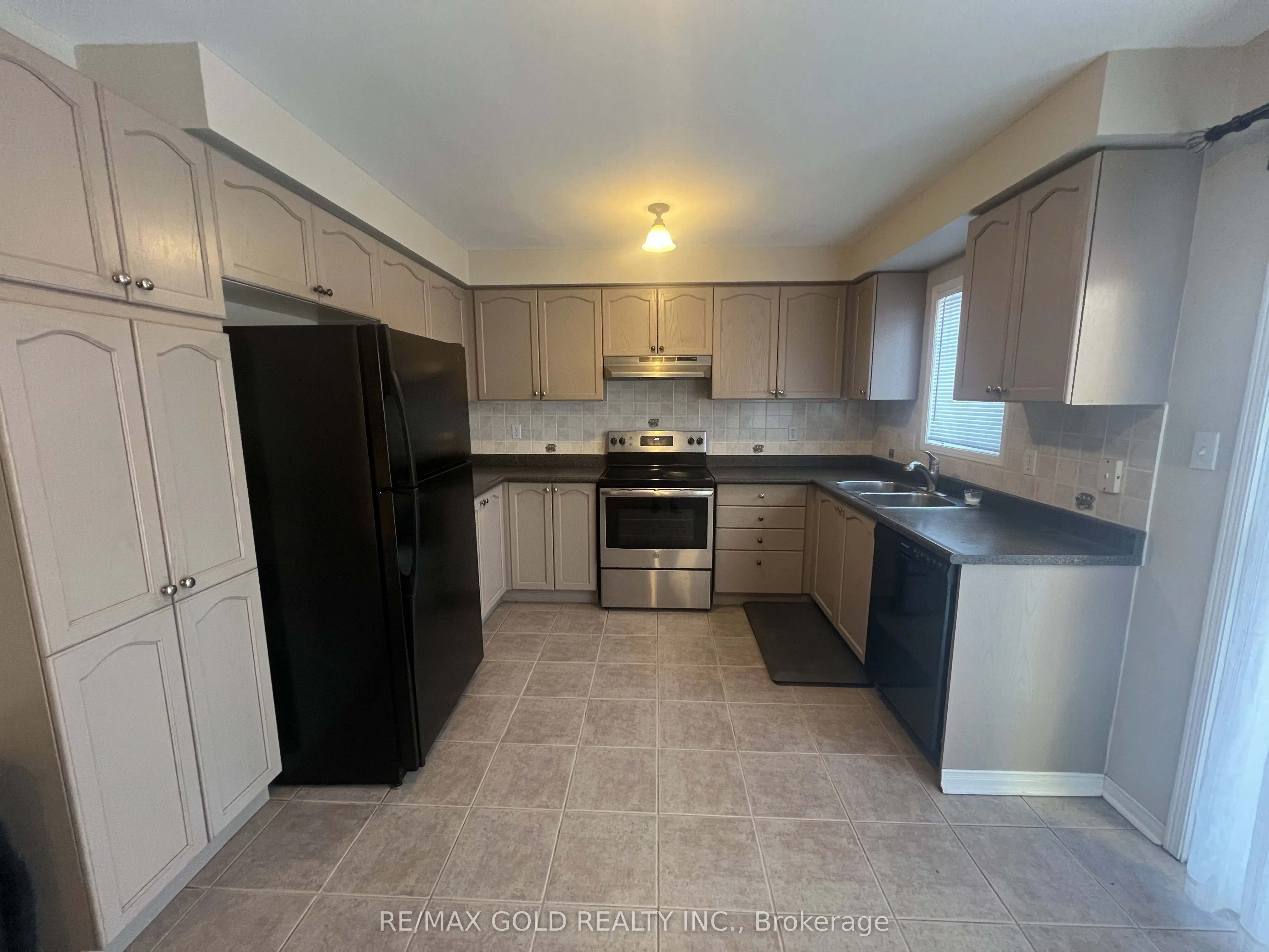 32 Earlsbridge Boulevard, #Upper