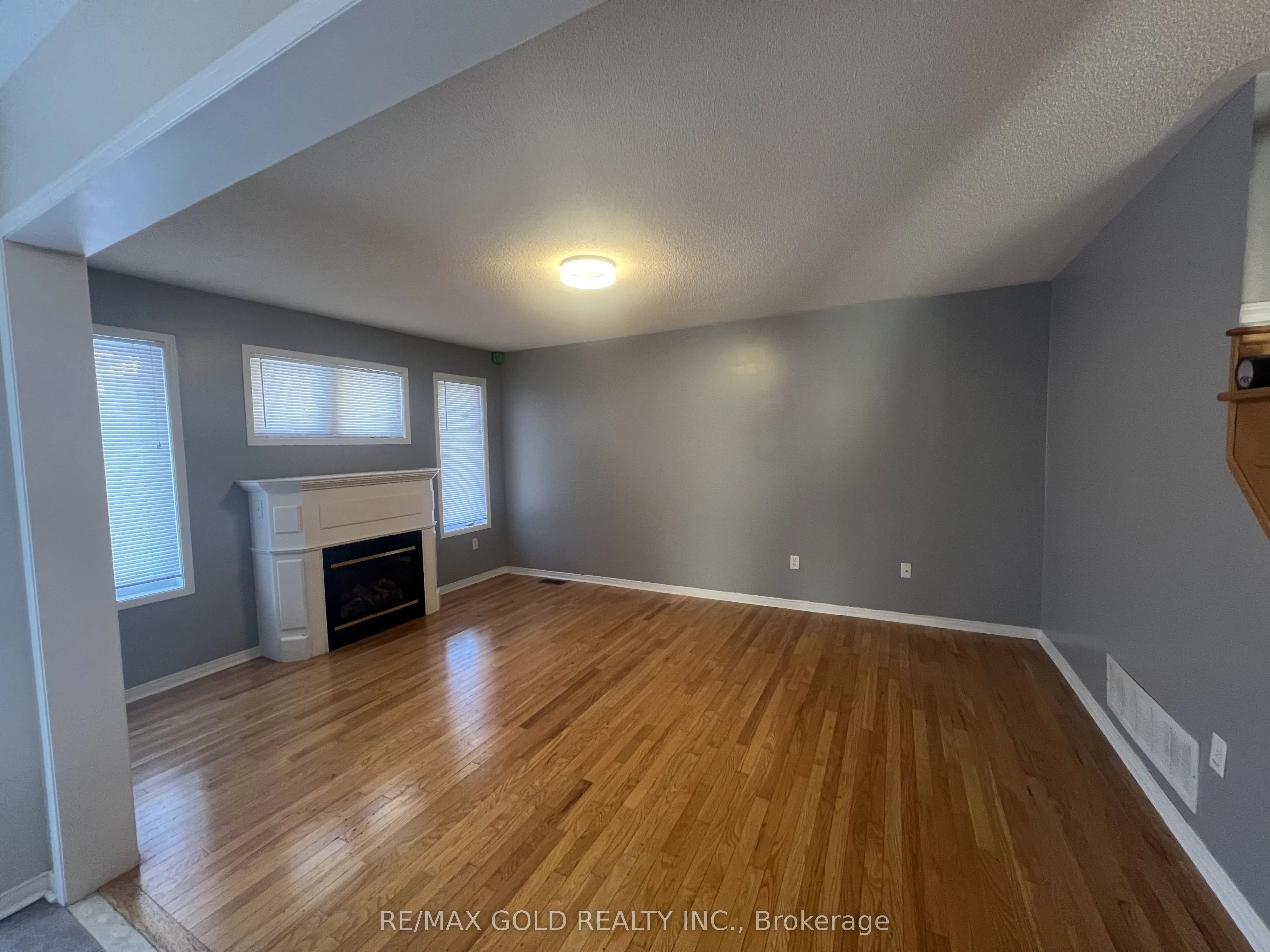 32 Earlsbridge Boulevard, #Upper
