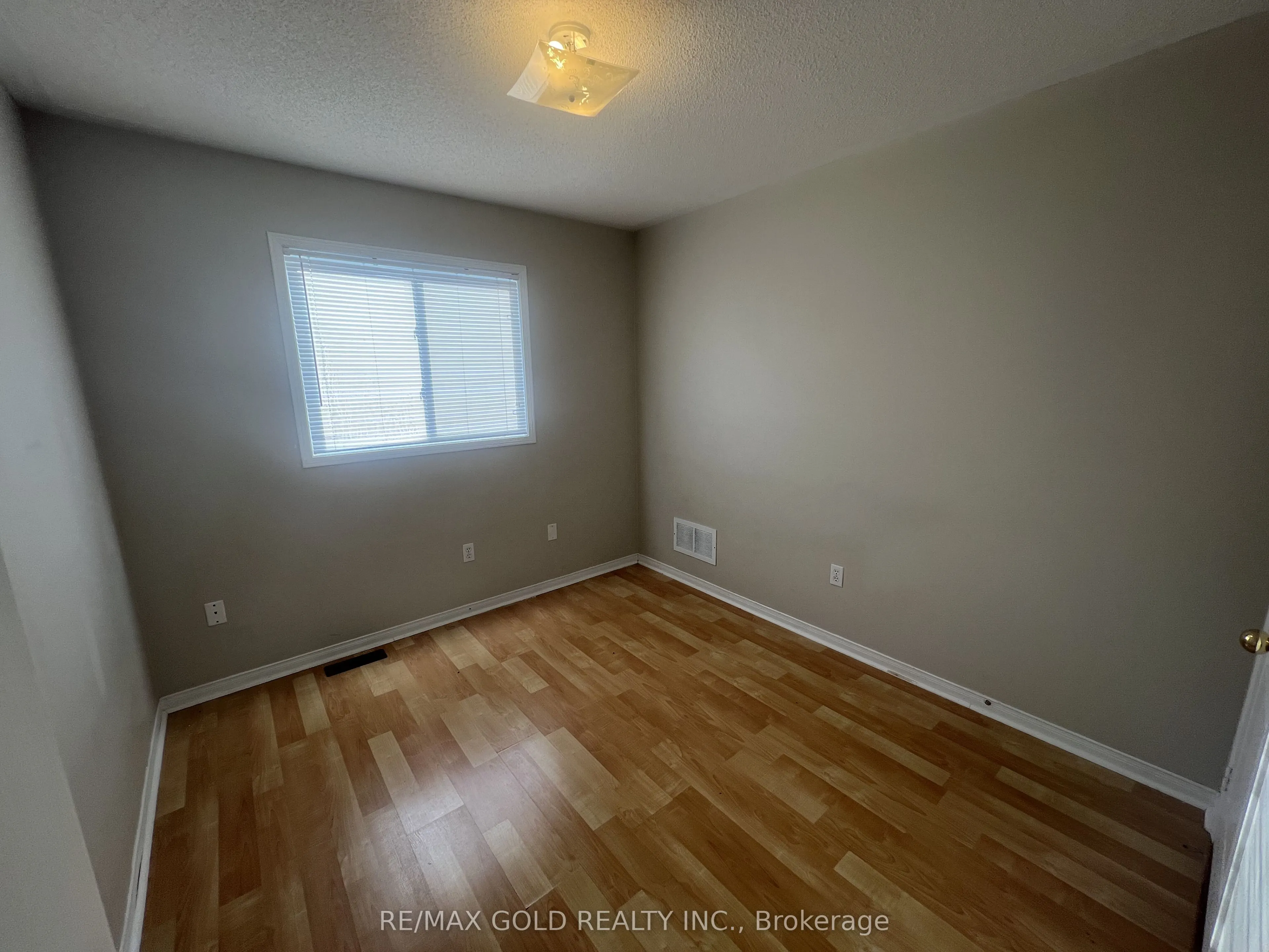 32 Earlsbridge Boulevard, #Upper