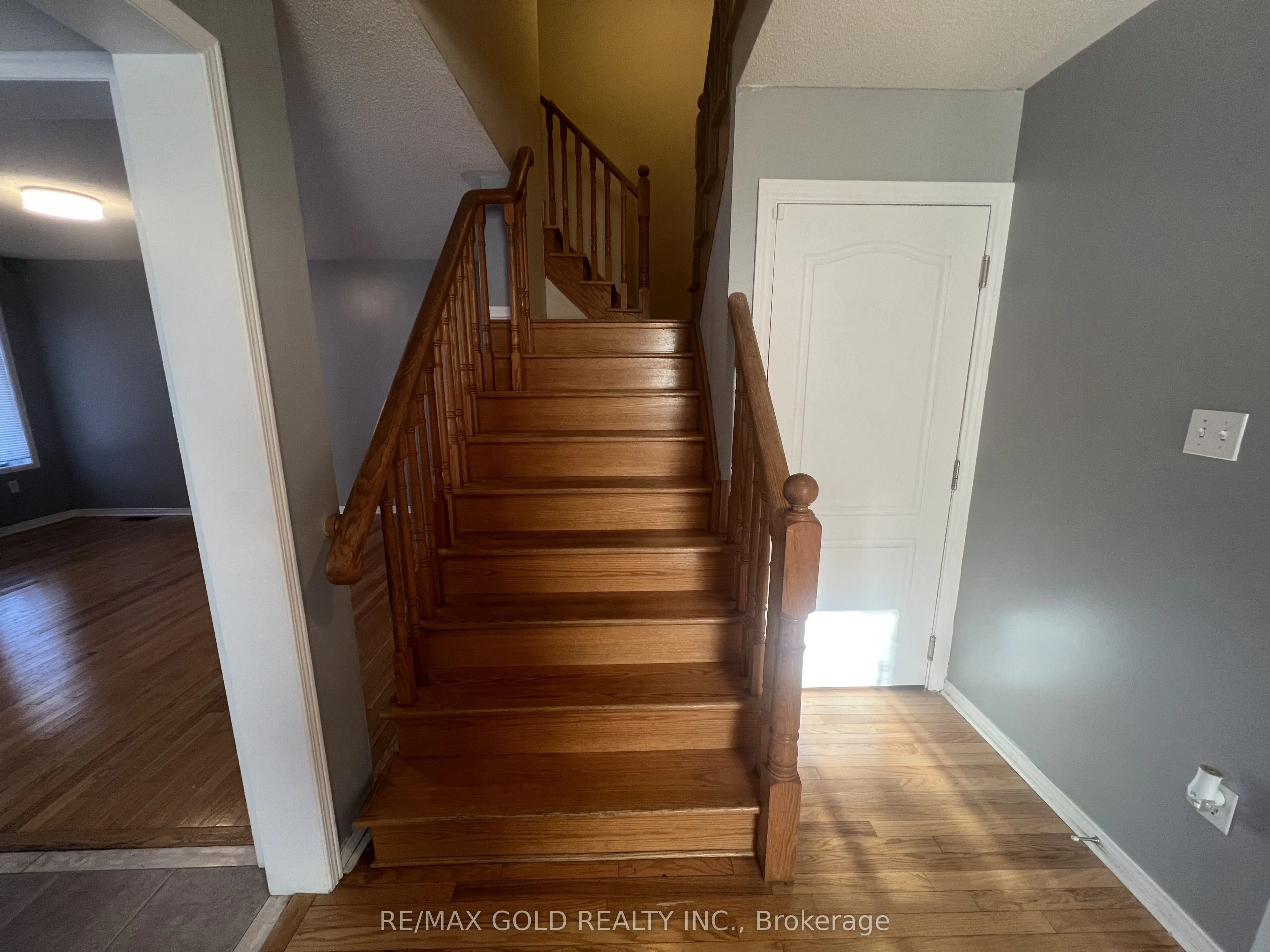 32 Earlsbridge Boulevard, #Upper