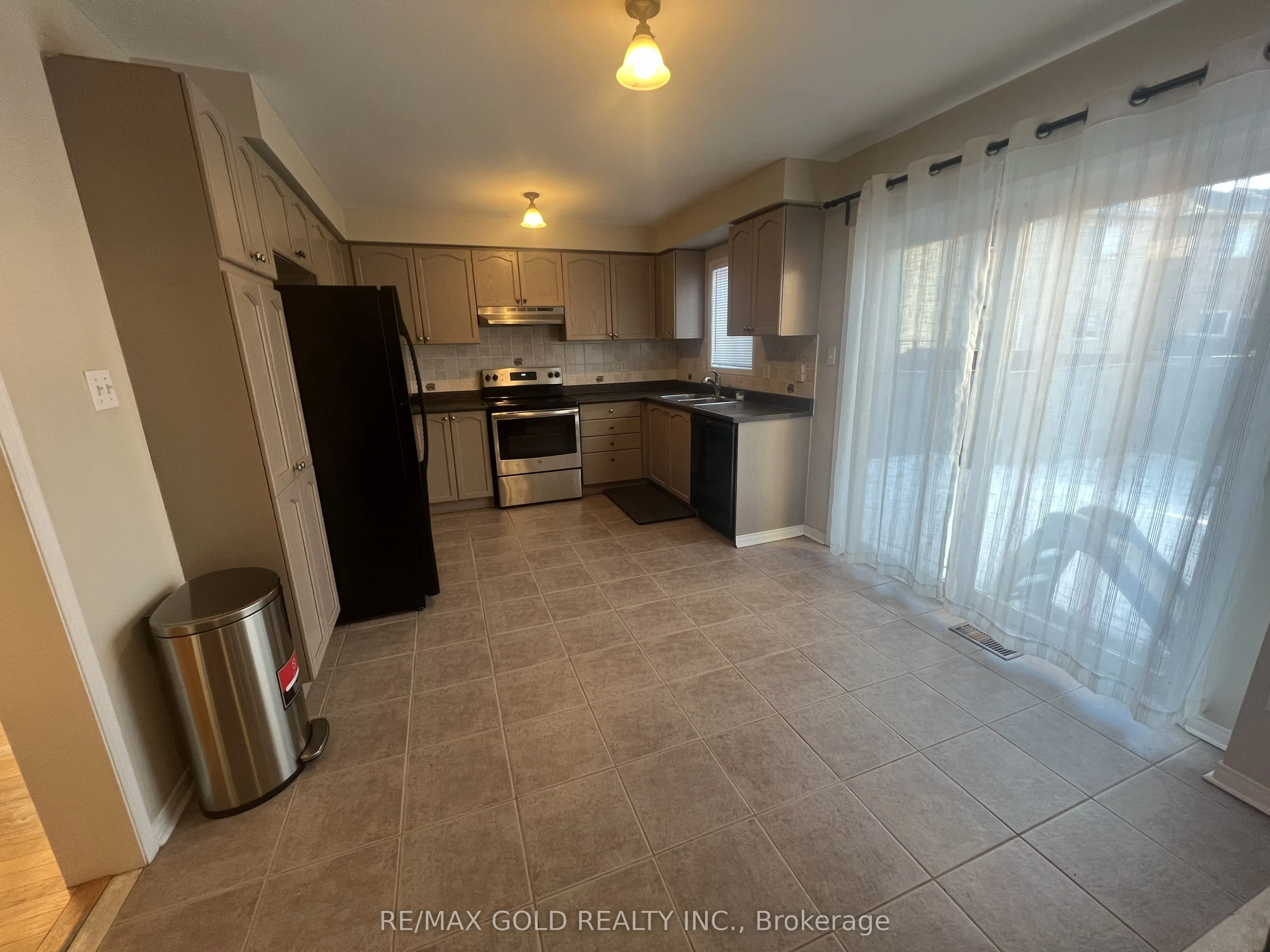 32 Earlsbridge Boulevard, #Upper