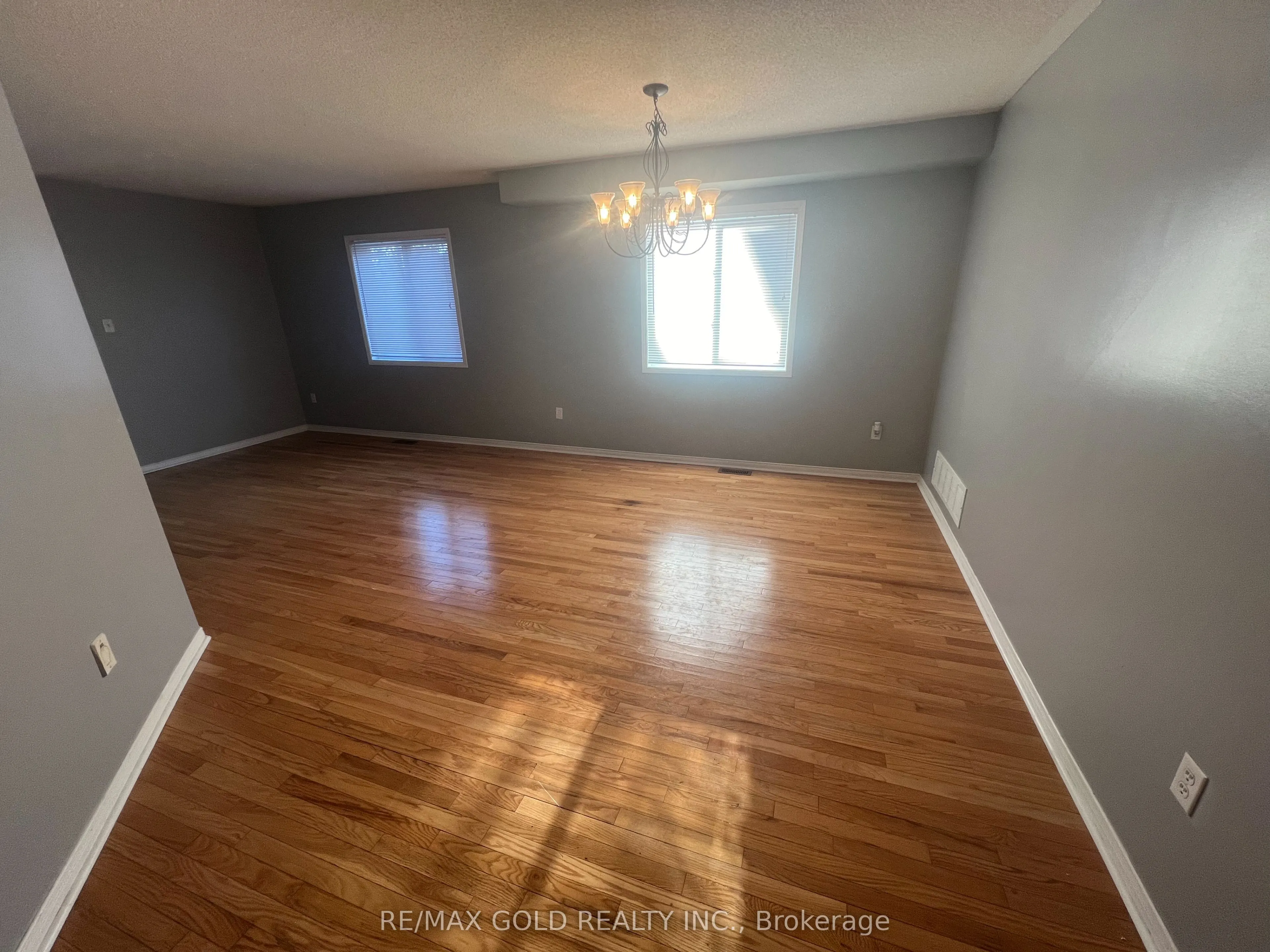 32 Earlsbridge Boulevard, #Upper