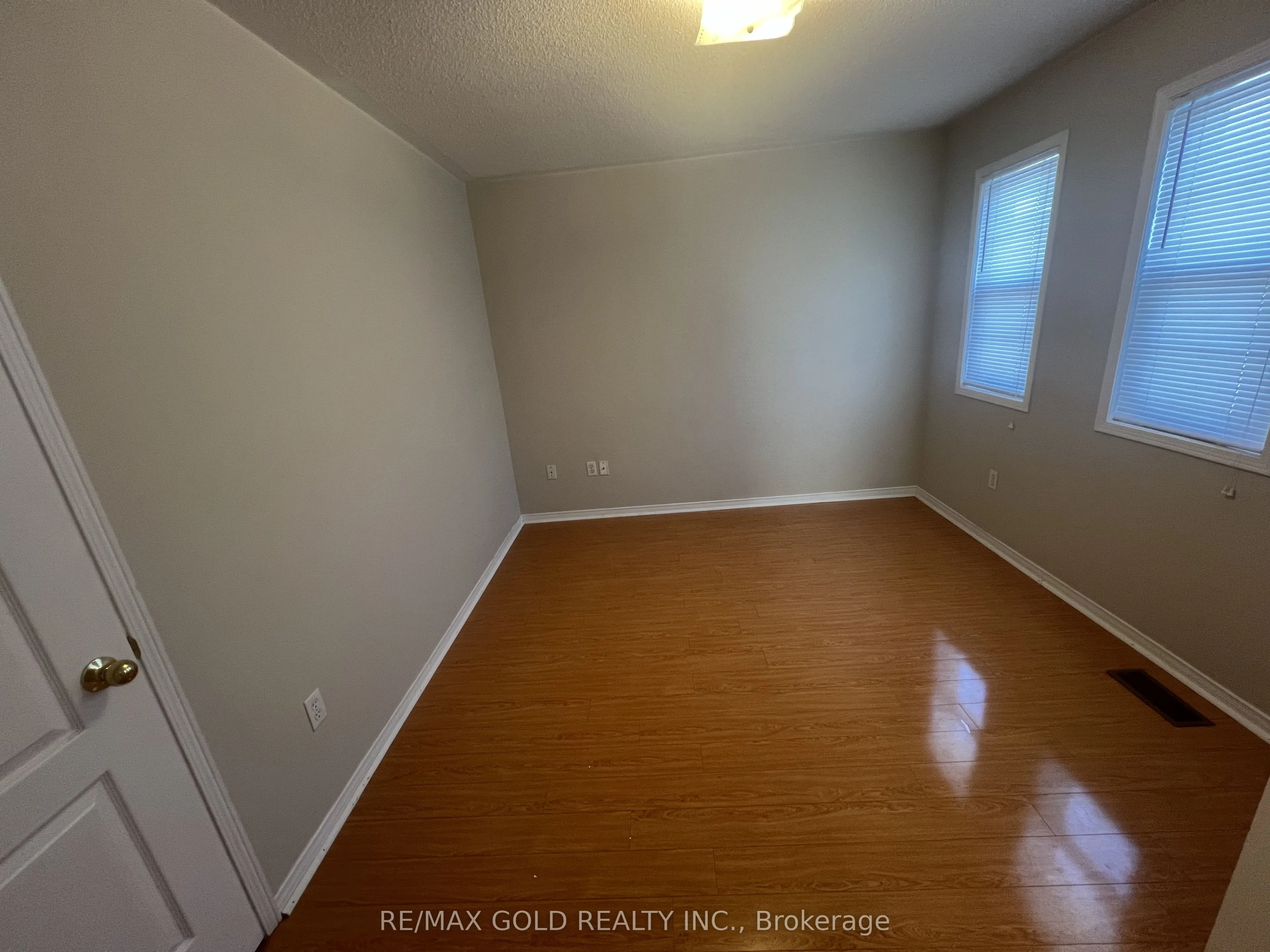 32 Earlsbridge Boulevard, #Upper