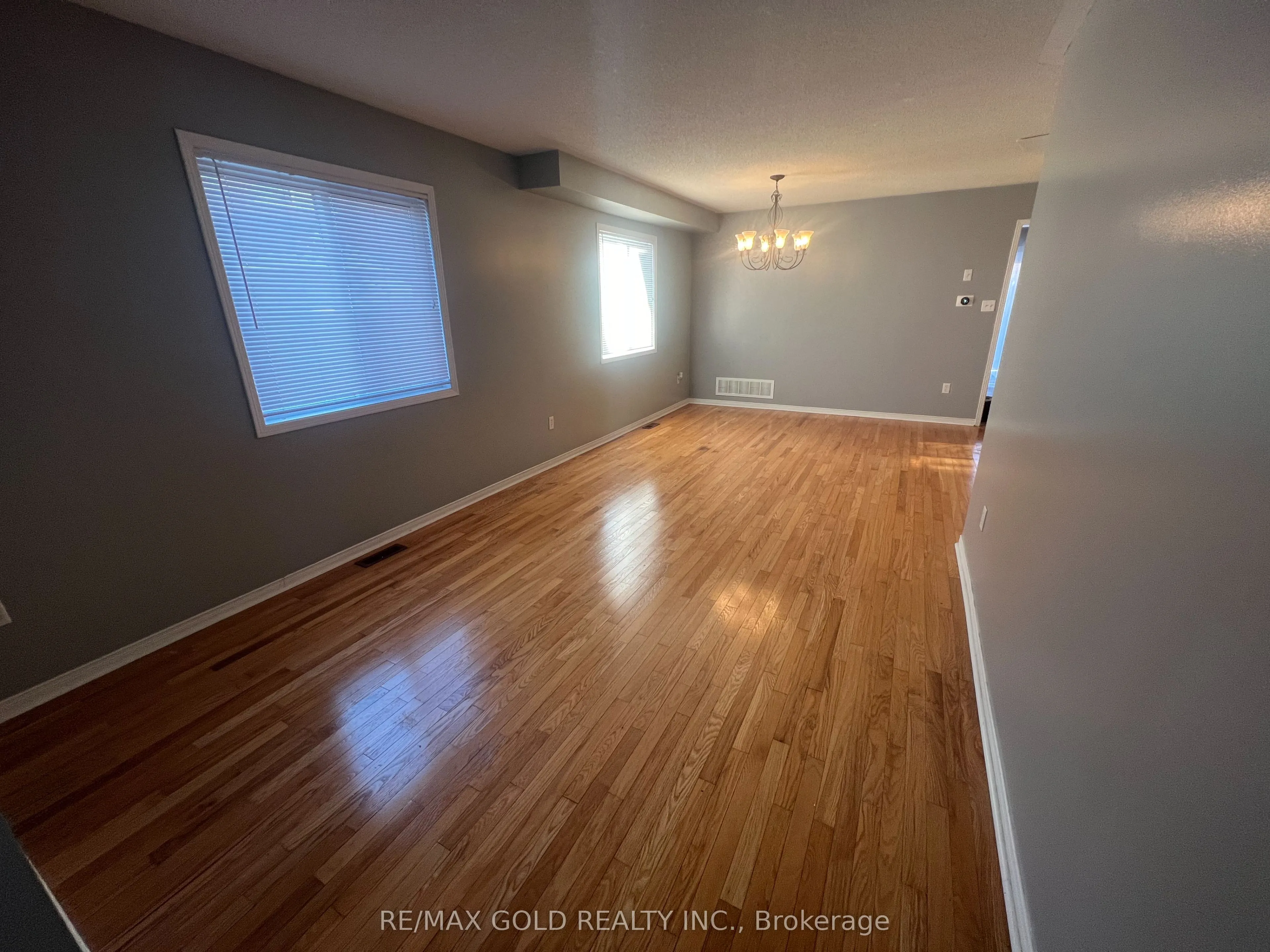 32 Earlsbridge Boulevard, #Upper