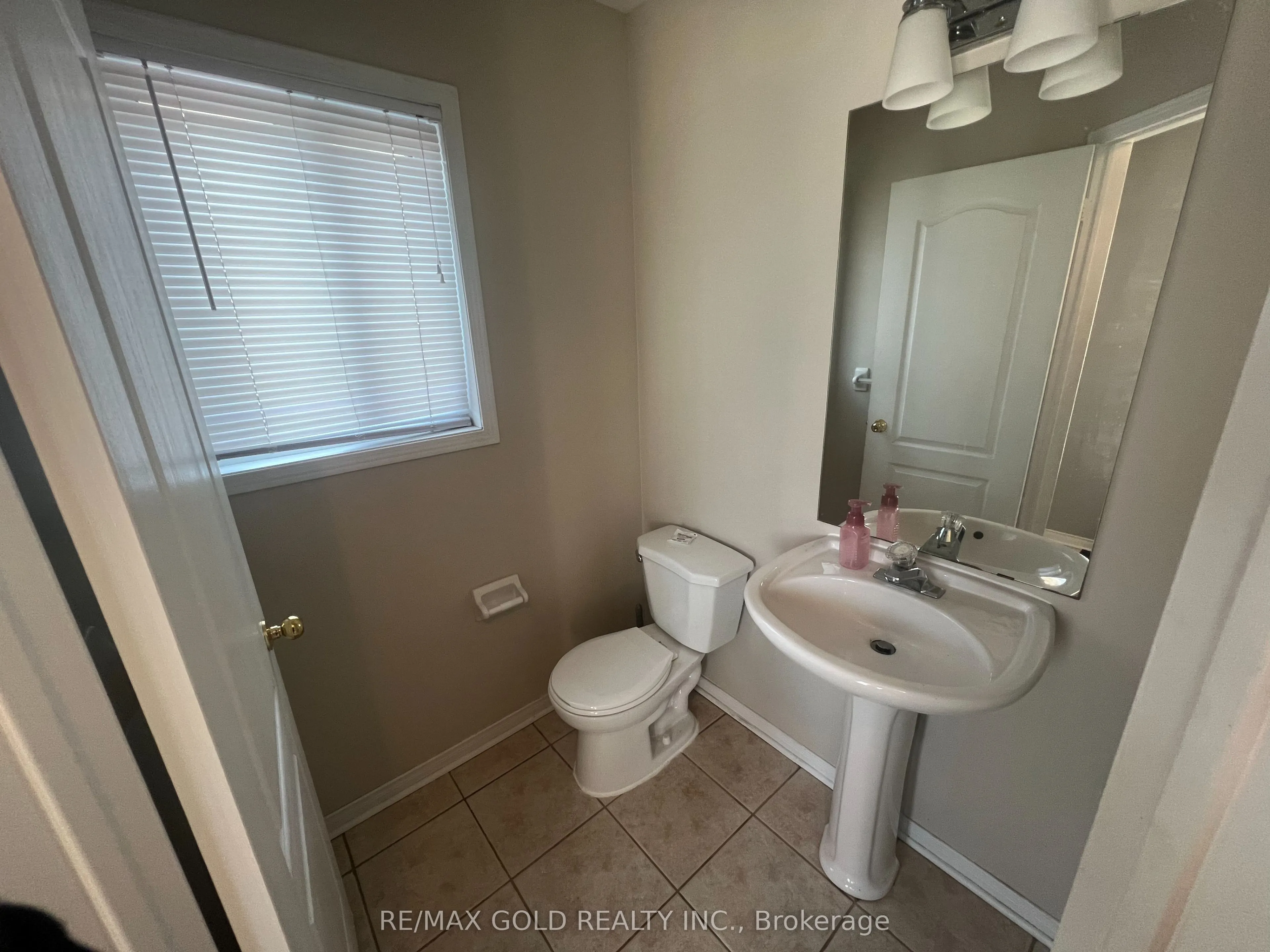 32 Earlsbridge Boulevard, #Upper