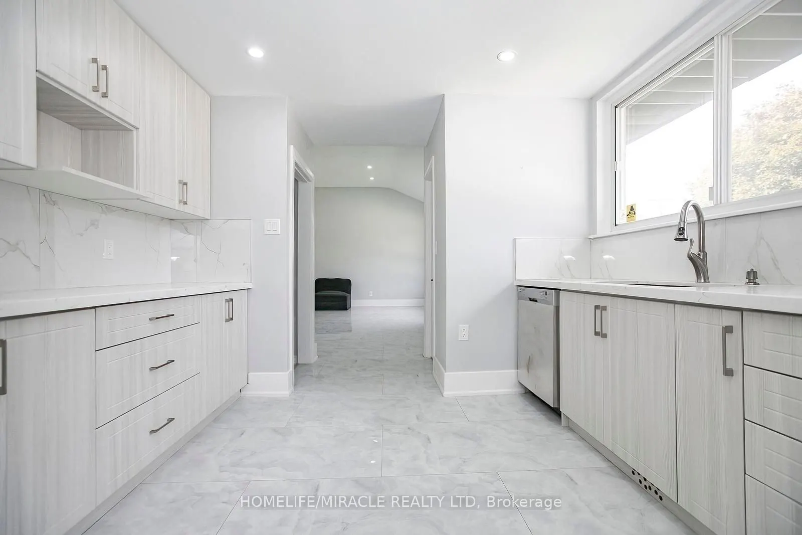 76 Raylawn Crescent