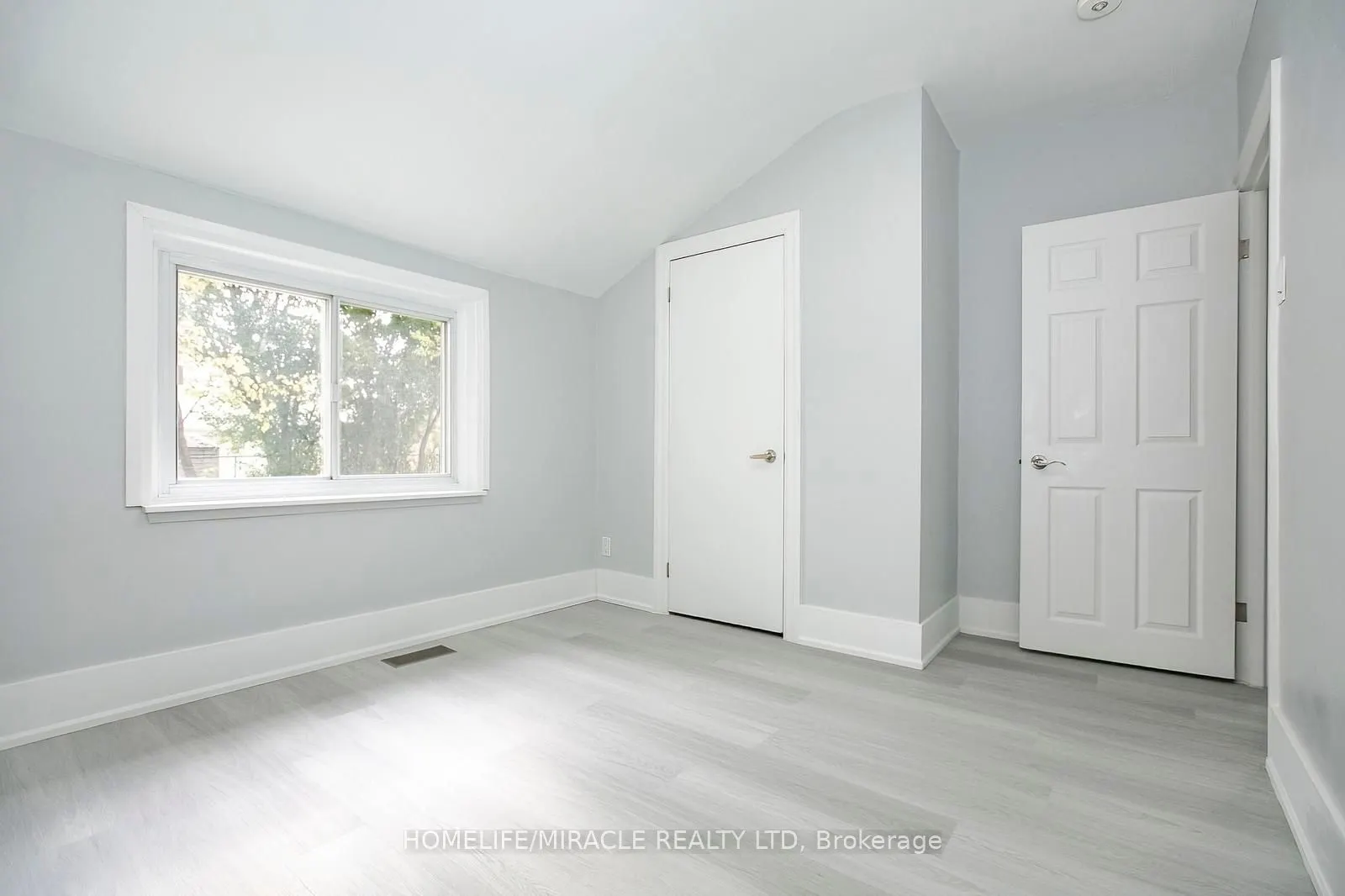 76 Raylawn Crescent