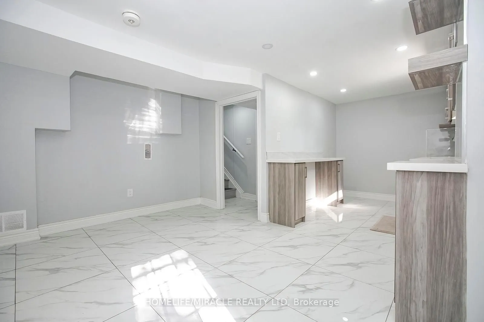 76 Raylawn Crescent