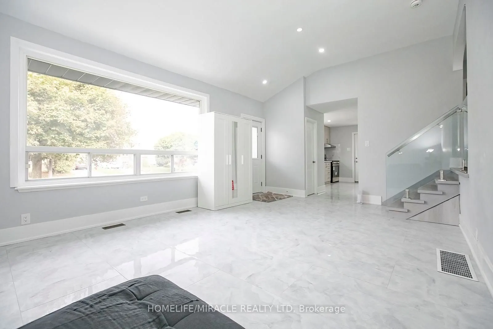 76 Raylawn Crescent