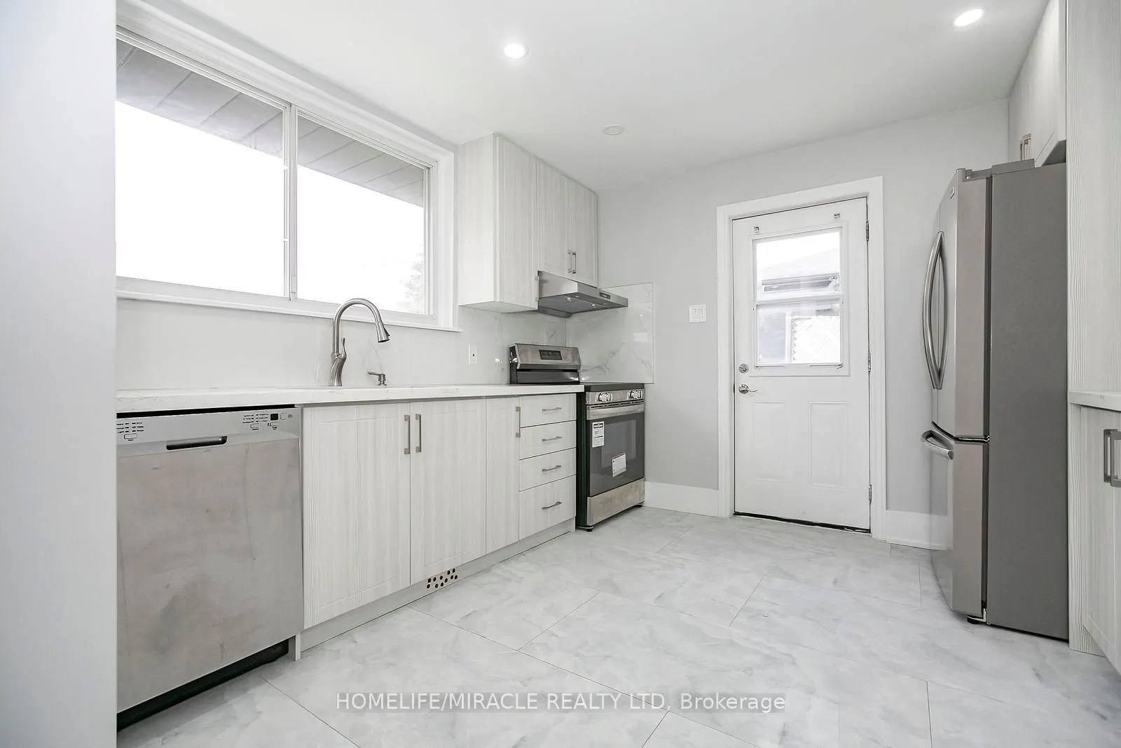 76 Raylawn Crescent