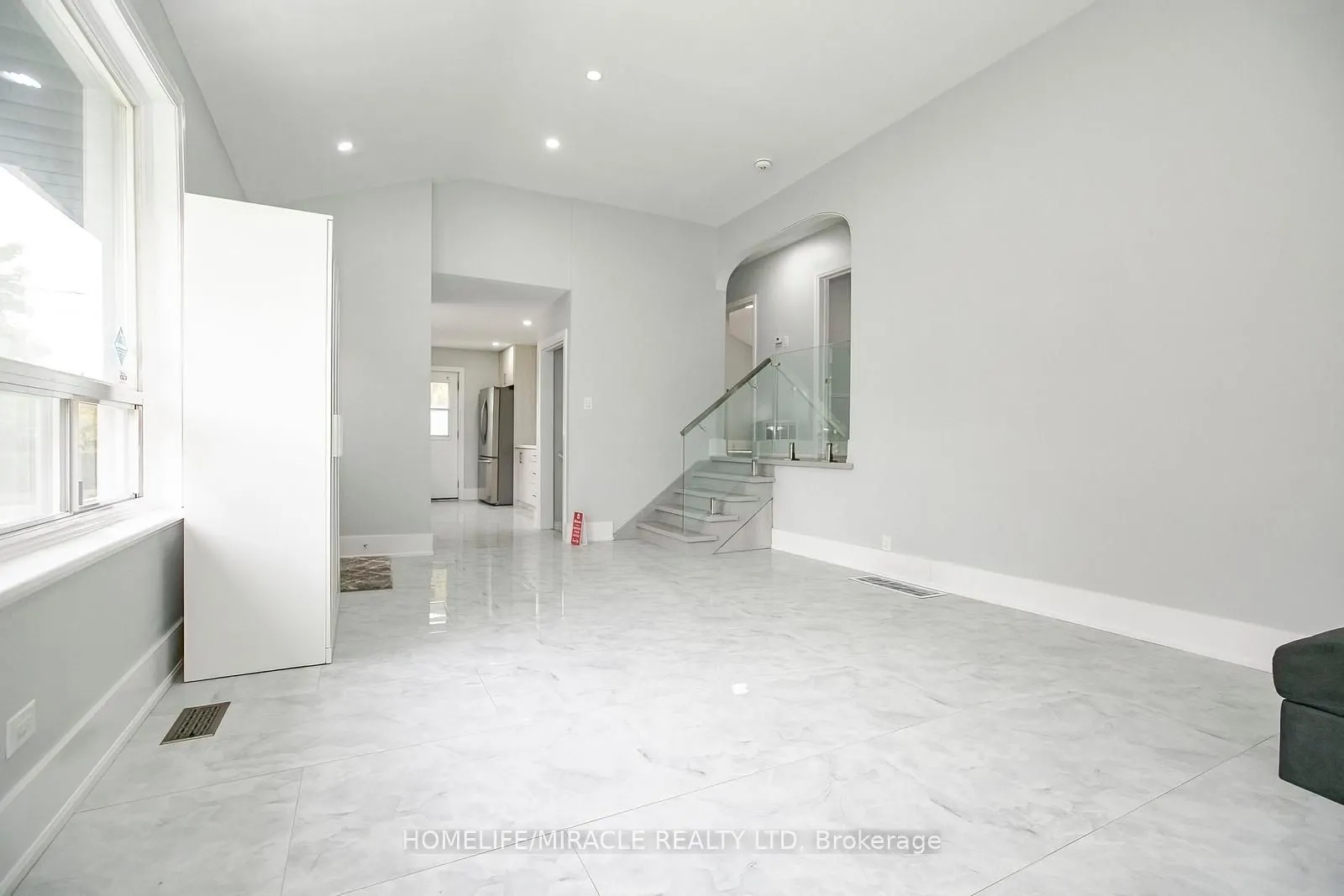 76 Raylawn Crescent