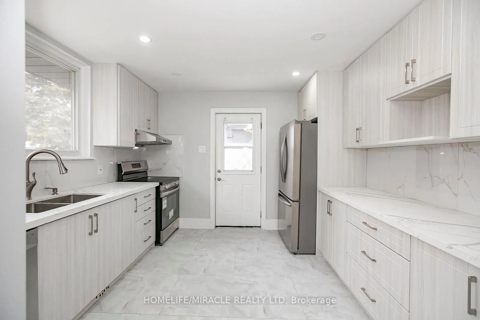 76 Raylawn Crescent